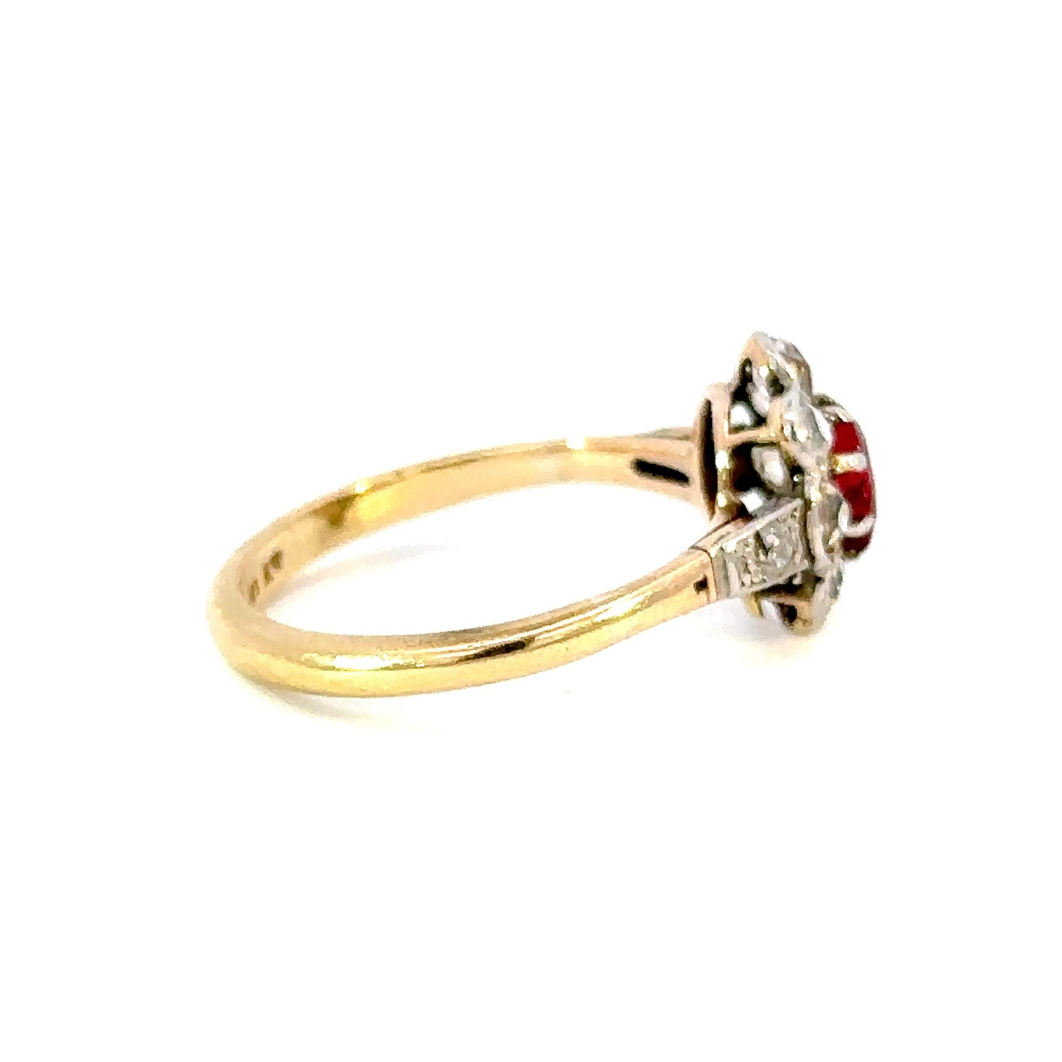 Antique Garnet & Old Mine Cut Diamond Cluster Ring – Platinum on 18kt Gold In Good Condition In Sandnes, NO