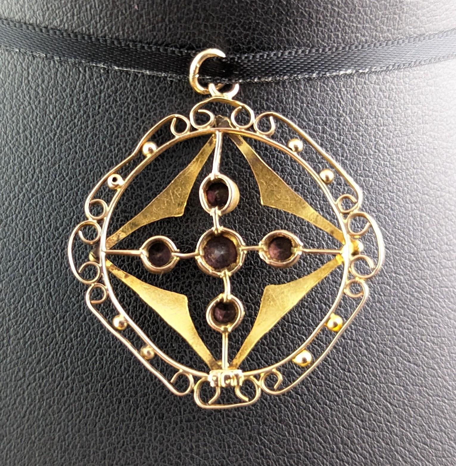 Antiker Granat-Anhänger, Jugendstil, 9k Gold (Art nouveau)