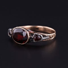 Antique Garnet Ring of 14k Gold