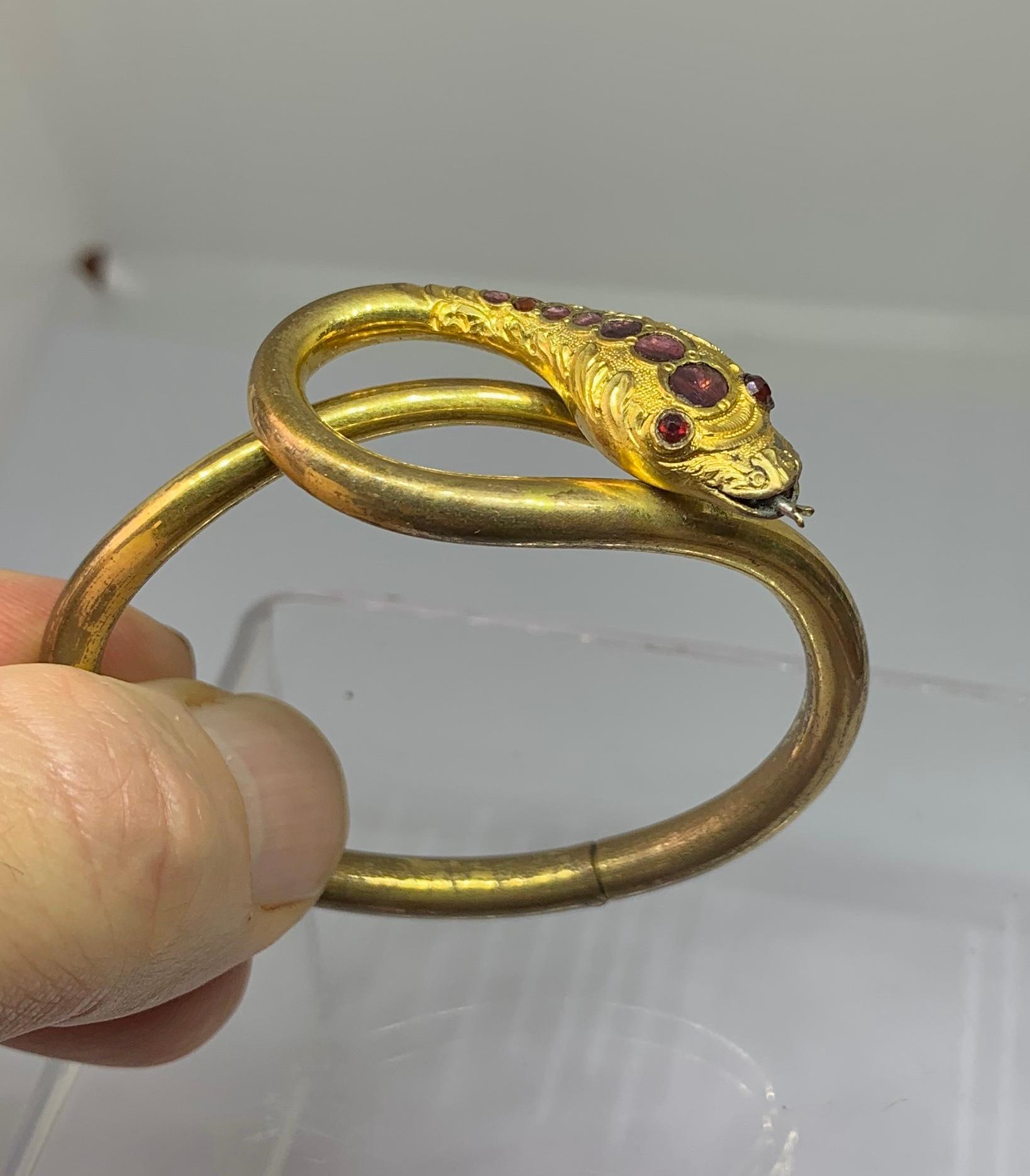 Antique Garnet Snake Bracelet Victorian Serpent Bangle circa 1850 In Good Condition For Sale In New York, NY