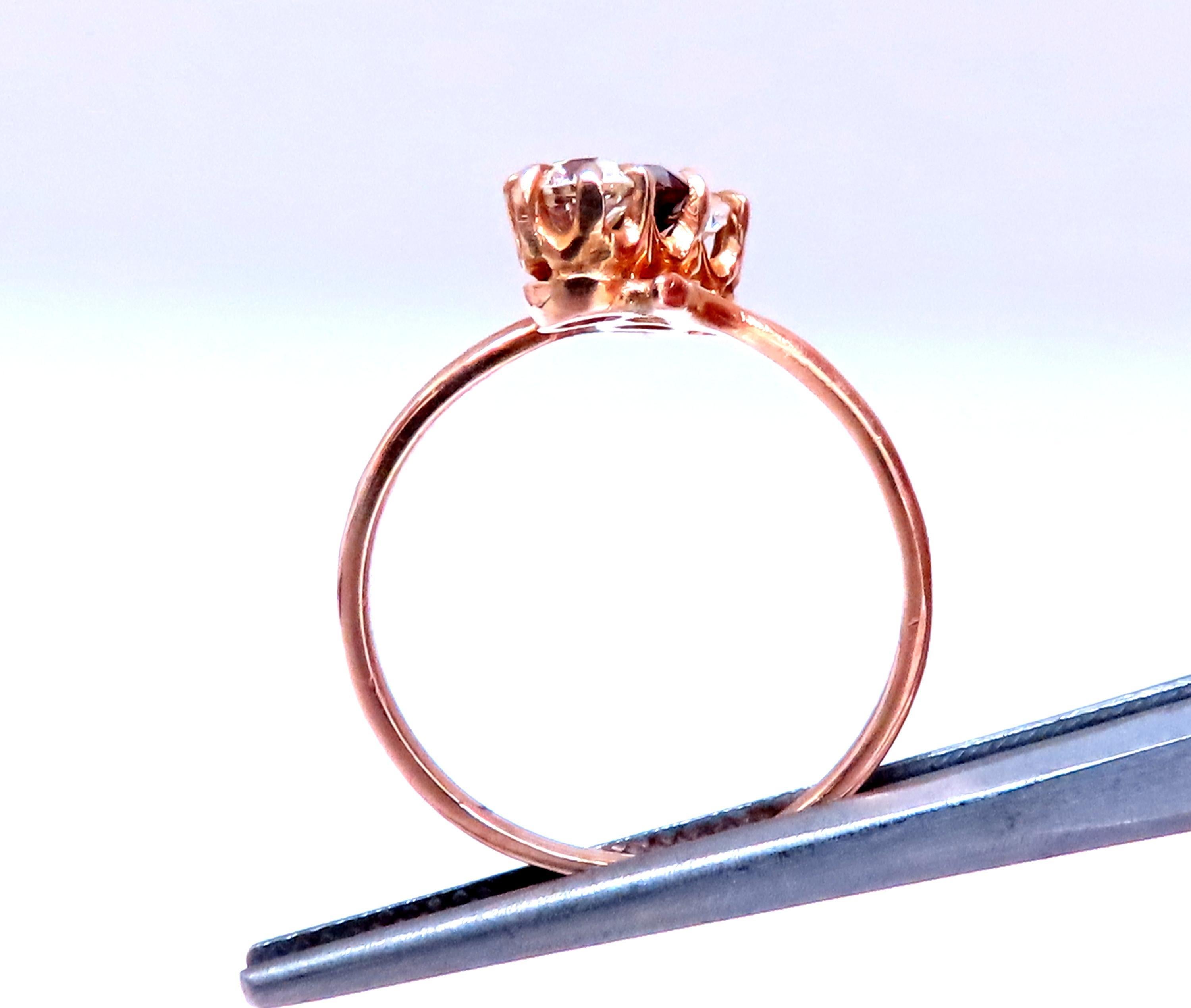 0.8ct diamantes naturales anillo antiguo
h-color vs-2 claridad 
0,40 ct granate natural 
medidas del anillo 13,5 mm x 5,5 mm cubierta 
talla 7,25 
Oro amarillo de 14 quilates 
2.5 gramos