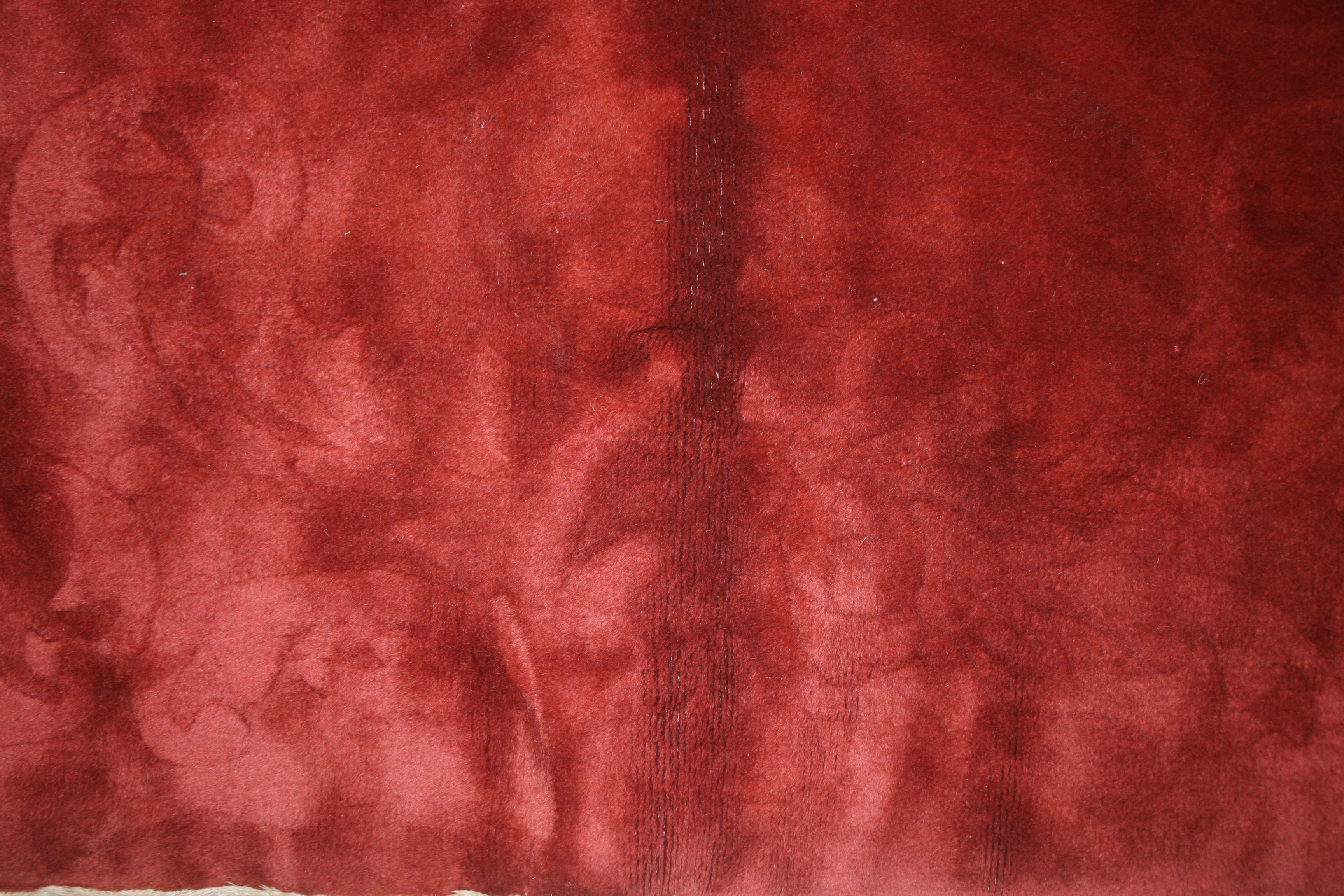 Antique Garnet Tone on Tone Chinese Art Deco Rug In Excellent Condition For Sale In Milan, IT