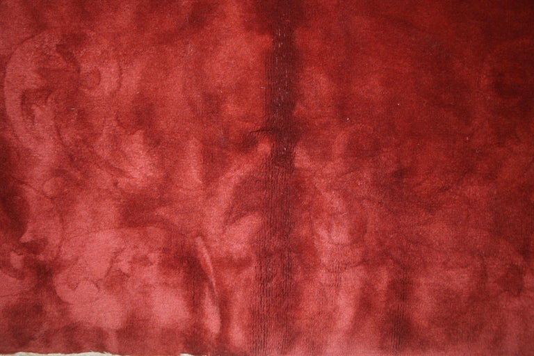 Antique Garnet Tone on Tone Chinese Art Deco Rug In Excellent Condition For Sale In Milan, IT