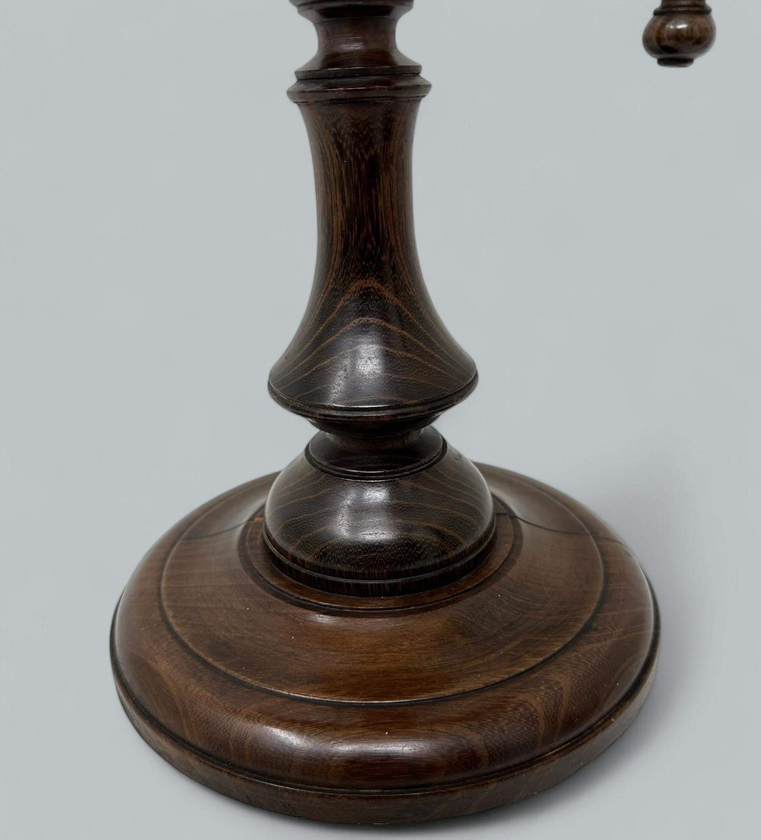 Moulage Garniture et paire de chandeliers en bois de l'époque victorienne anglaise, 19 carats en vente