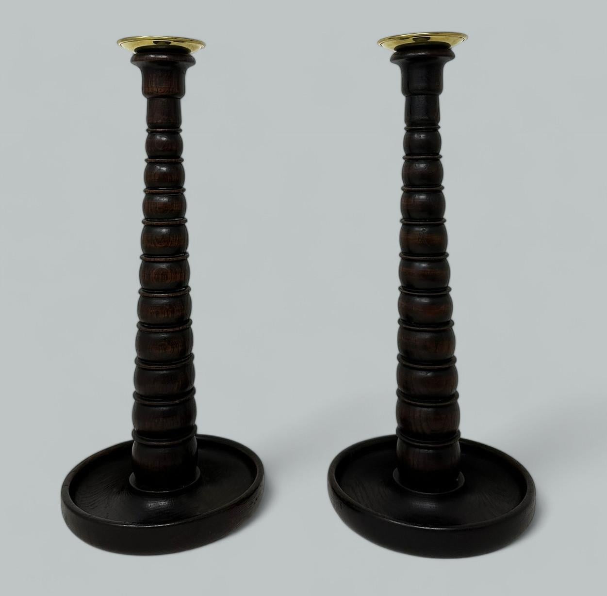 Chêne Garniture et paire de chandeliers en bois de l'époque victorienne anglaise, 19 carats en vente