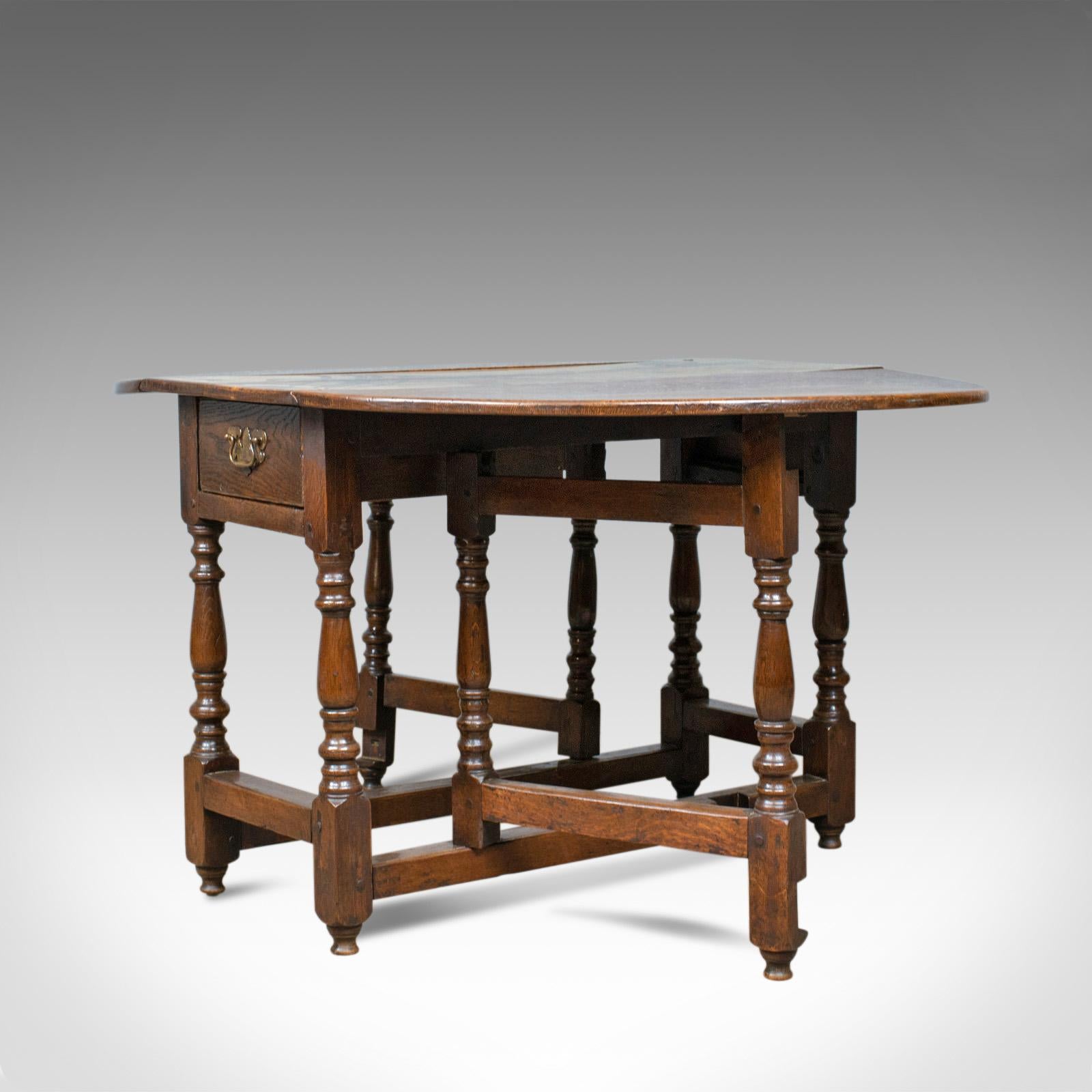 This is an antique gate-leg table, a Georgian, English, oak, country kitchen dining table dating to the late 18th century, circa 1790.

Crafted from attractive English oak
Grain interest displaying wisps of medullary rays
Good color in a wax