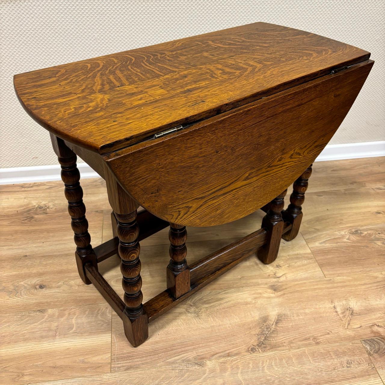 Antique gateleg table  small English folding table around 1890  solid oak For Sale 6