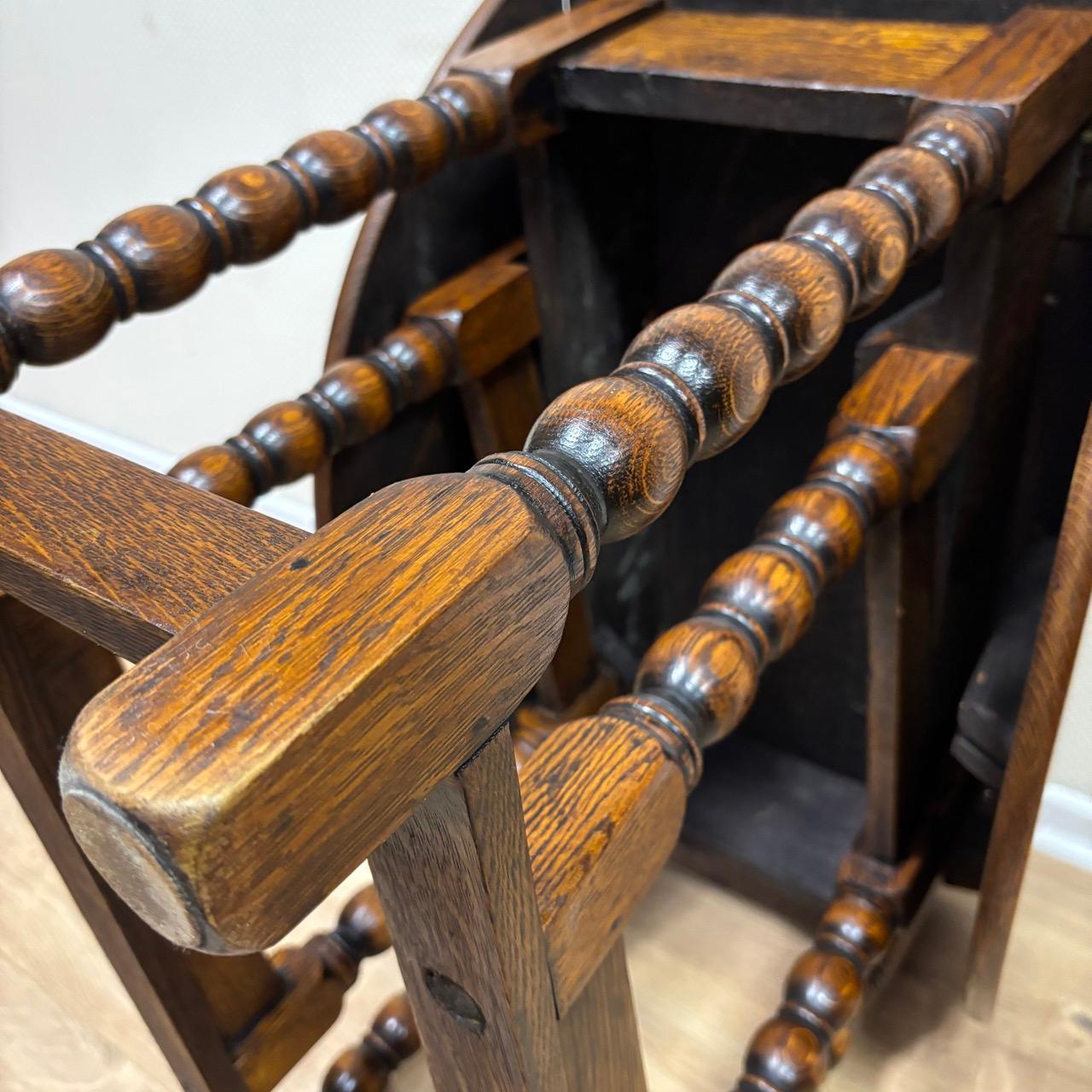 Antique gateleg table  small English folding table around 1890  solid oak For Sale 9