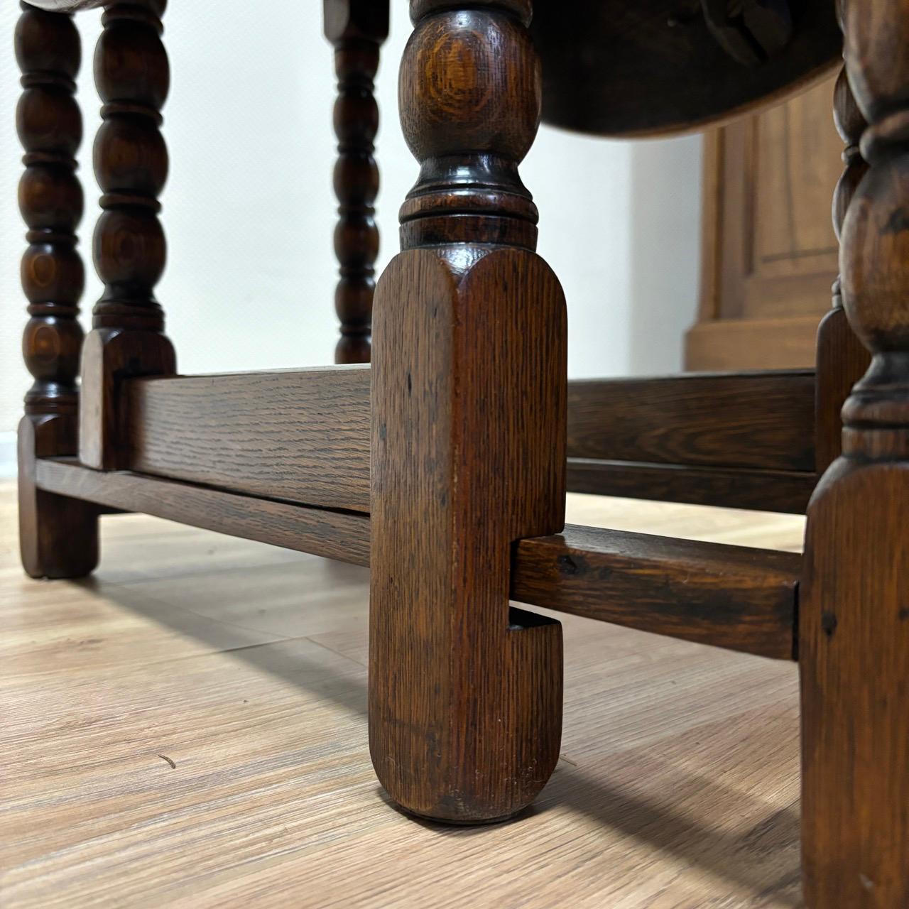 Antique gateleg table  small English folding table around 1890  solid oak For Sale 10