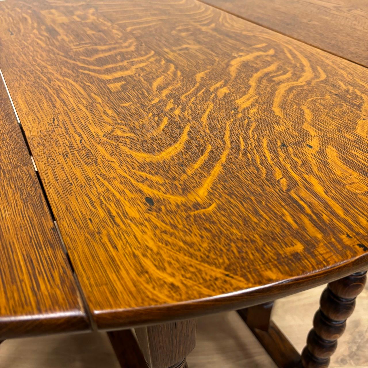Antique gateleg table  small English folding table around 1890  solid oak In Good Condition For Sale In Würzburg, DE