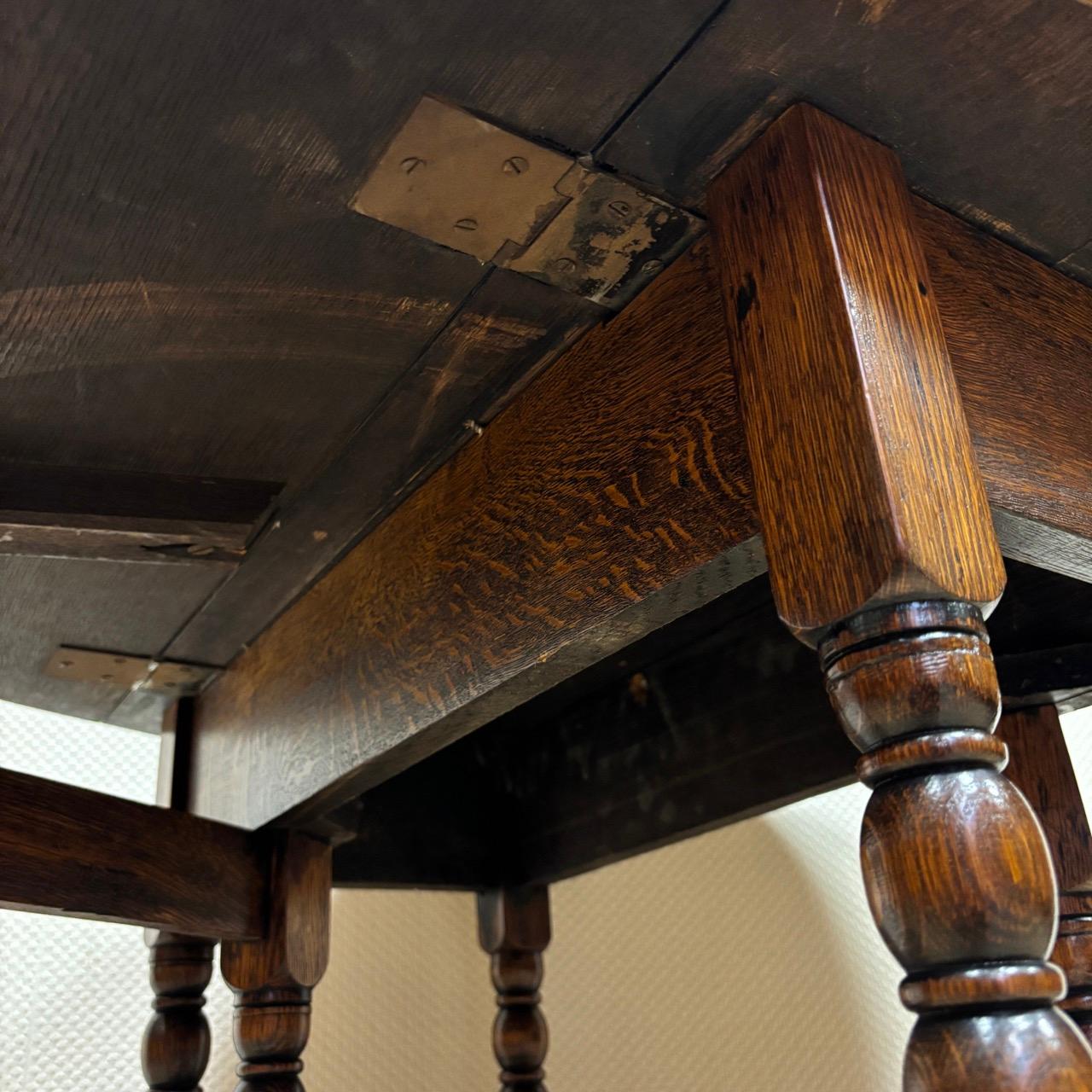 Antique gateleg table  small English folding table around 1890  solid oak For Sale 2
