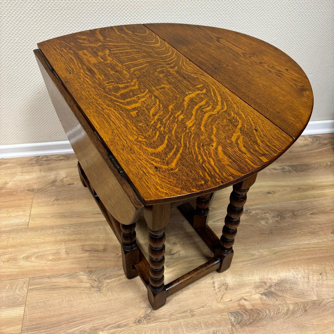 Antique gateleg table  small English folding table around 1890  solid oak For Sale 3
