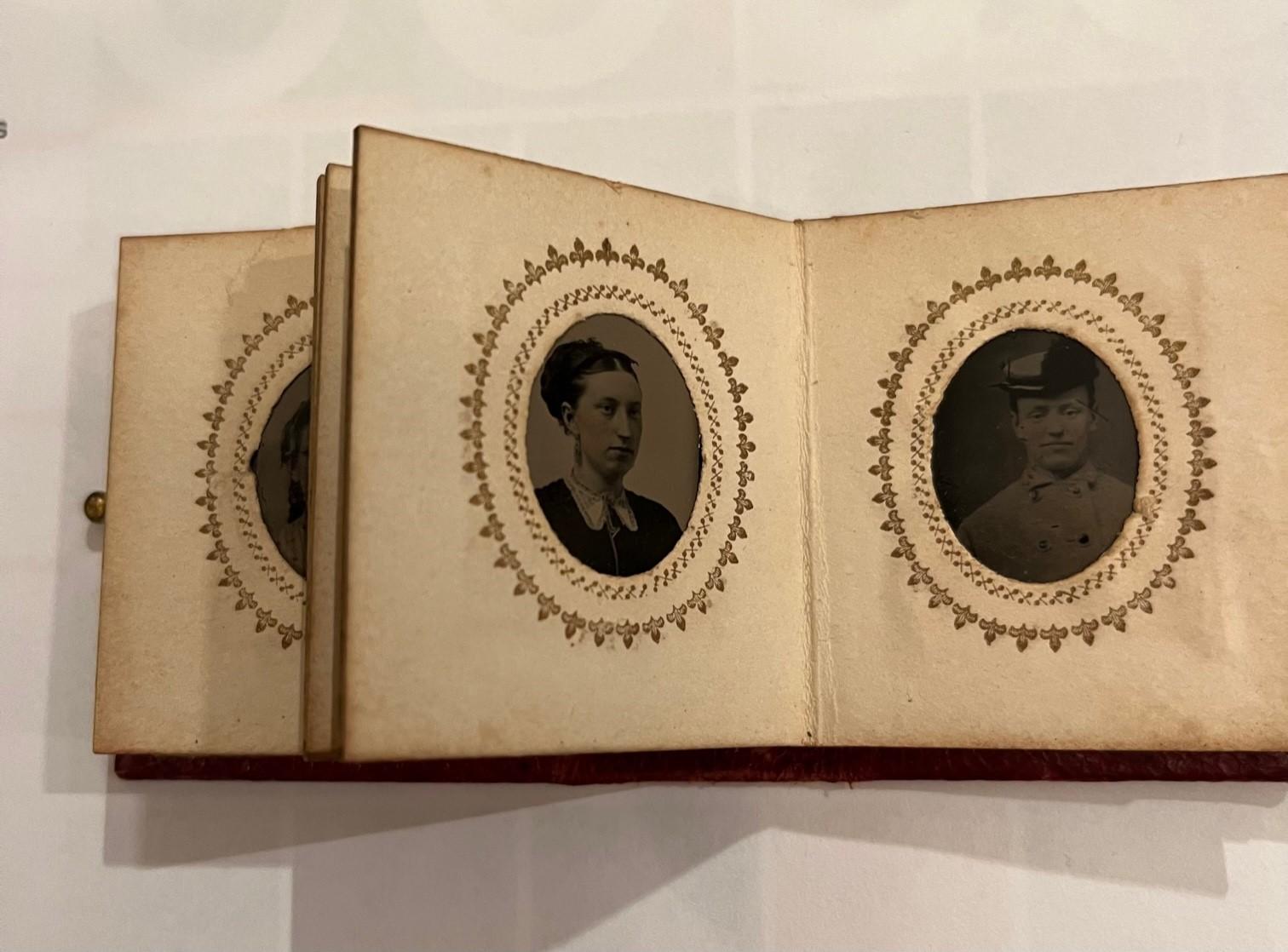 Antique Gem-Size Tintype Portraits Miniature Leather Album 1860-1870.

Antique and very rare leather-bound tintype photo album. Superb miniature, very well-made red leather album filled with 21 gem sized studio portrait tintypes. The leather cover