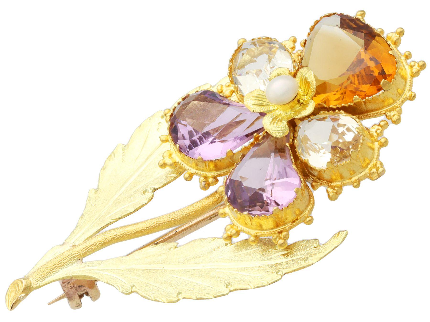 Antique 1820s Gemstone and Pearl Yellow Gold Pansy Brooch In Excellent Condition For Sale In Jesmond, Newcastle Upon Tyne