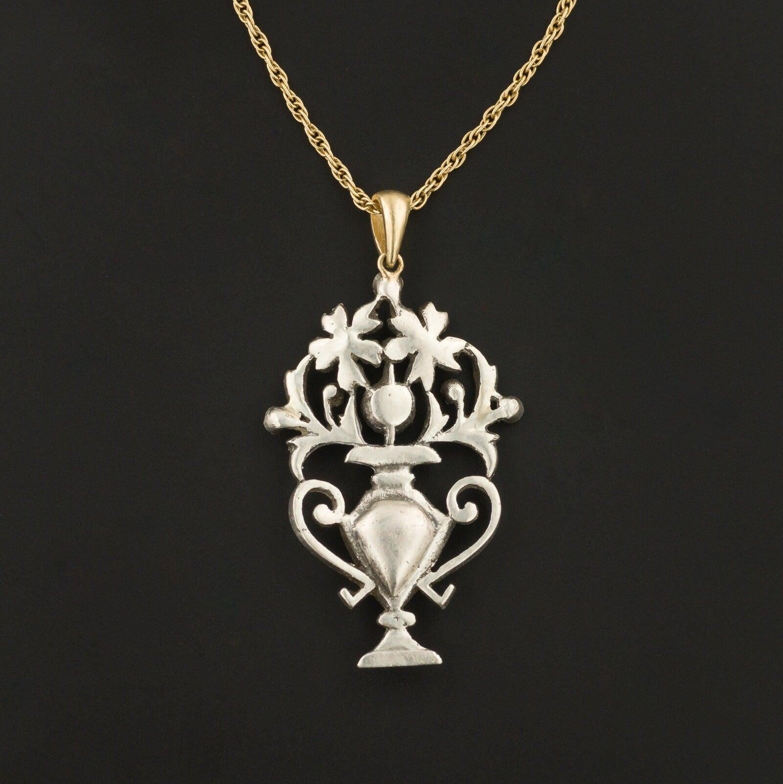 Cabochon Collana antica in pietra preziosa Giardinetti con conversione a cesto di fiori in vendita