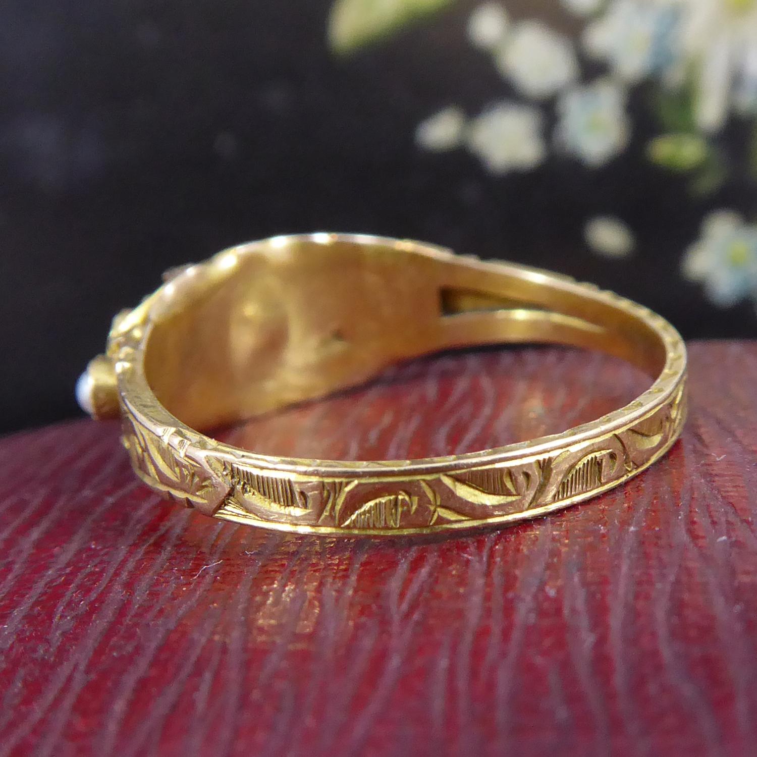 Antiker Edelsteinring mit Granat und Perlen in 15 Karat Gold:: Chester:: 1881 im Zustand „Gut“ in Yorkshire, West Yorkshire