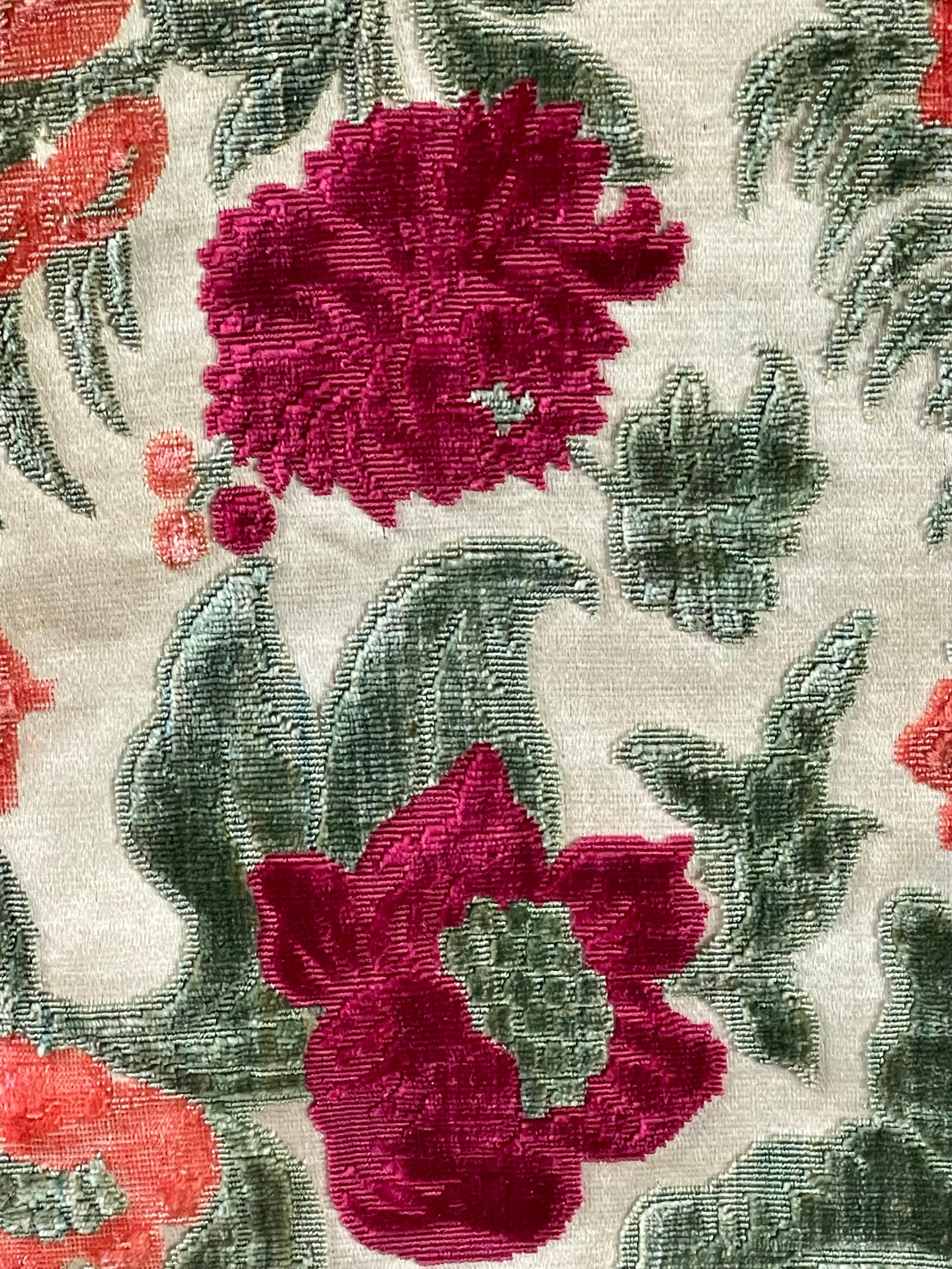 Panneau ancien en velours de soie de Gênes Circa 1700 en vente 6
