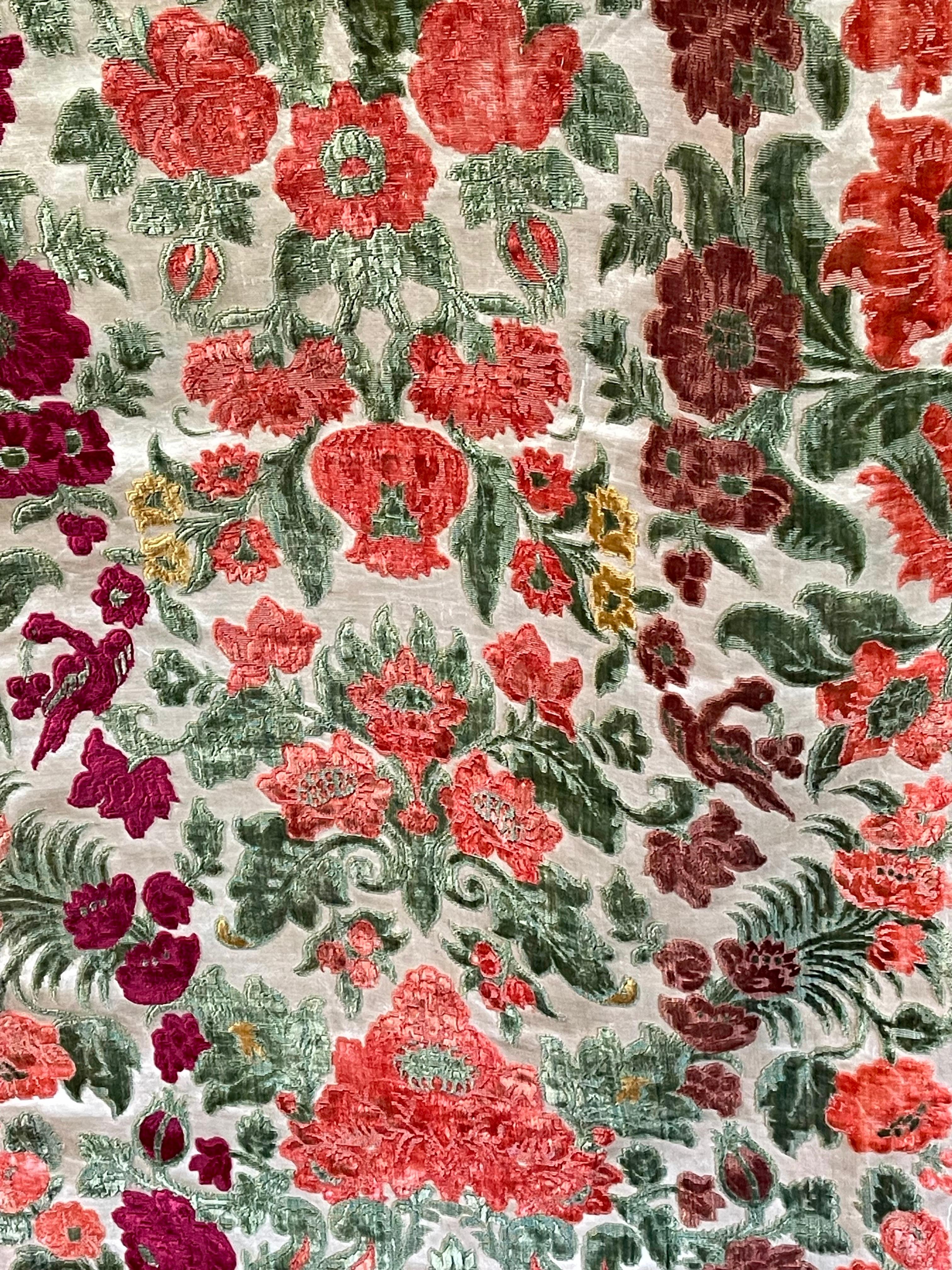 Panneau ancien en velours de soie de Gênes Circa 1700 en vente 2