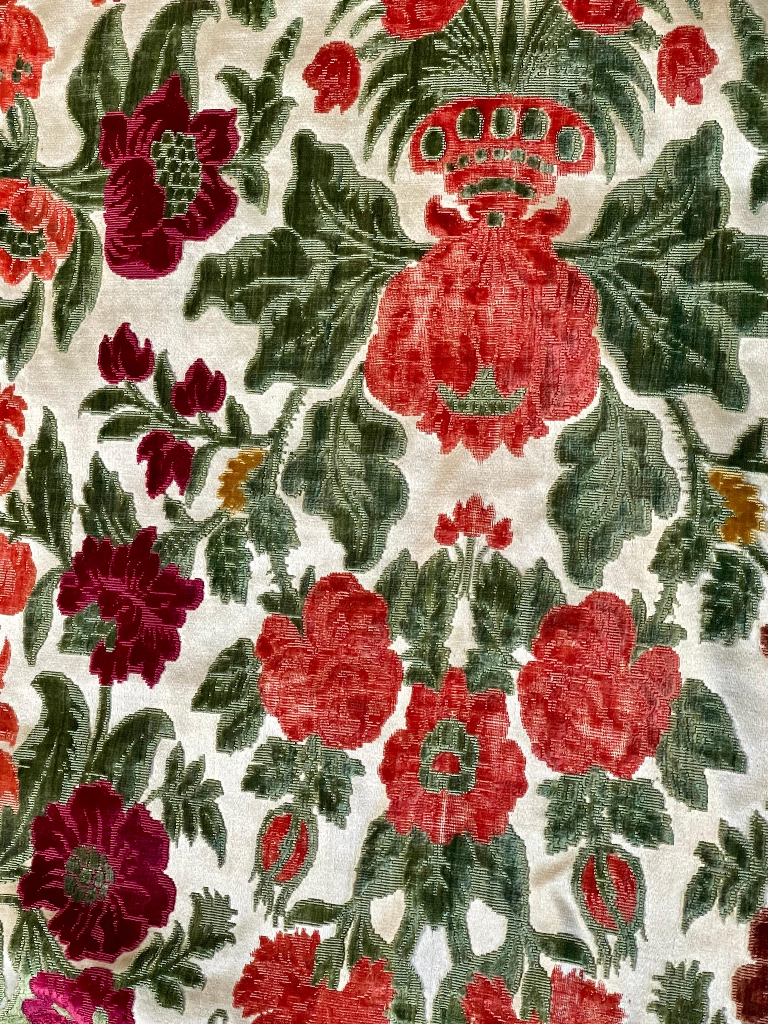 Panneau ancien en velours de soie de Gênes Circa 1700 en vente 3