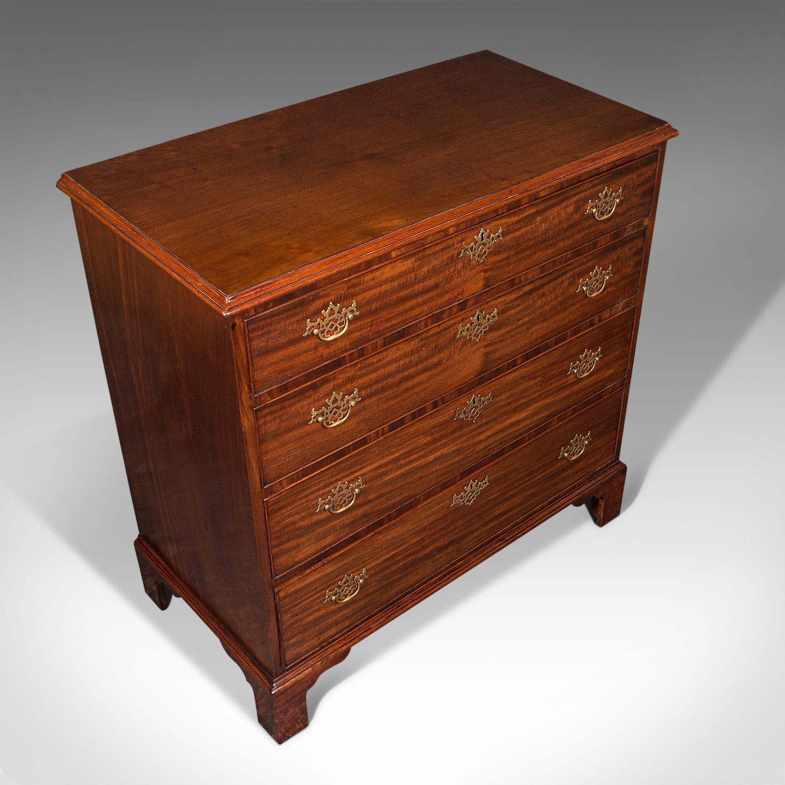 Antique Gentleman's Chest of Drawers, English, Mahogany, Bedroom, Georgian, 1800 In Good Condition For Sale In Hele, Devon, GB