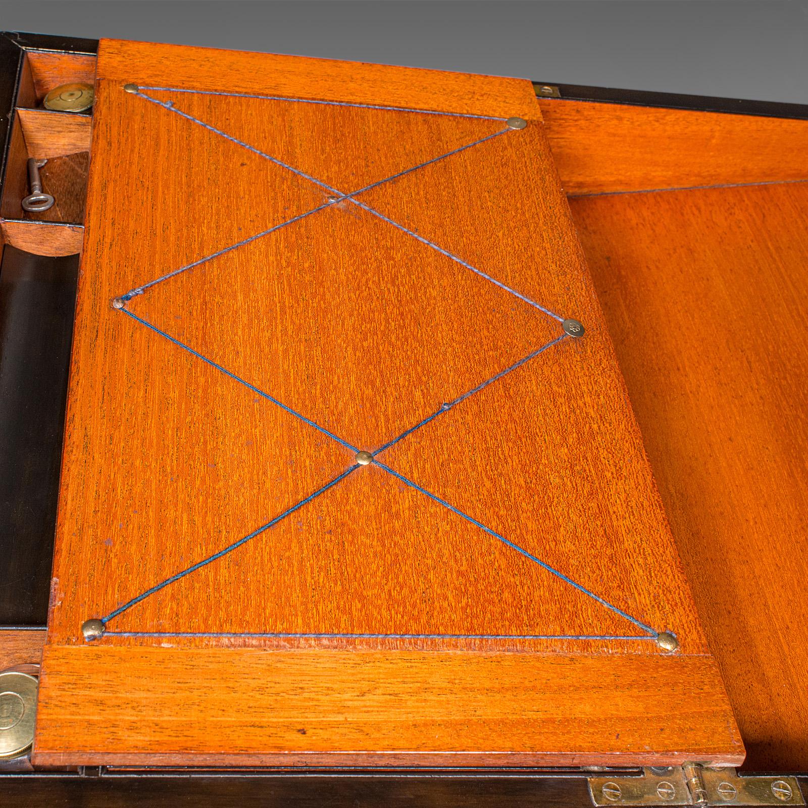 Antikes Herrenkorrespondenzetui, Englisch, Nussbaum, Schreibschräge, Regentschaft im Angebot 5