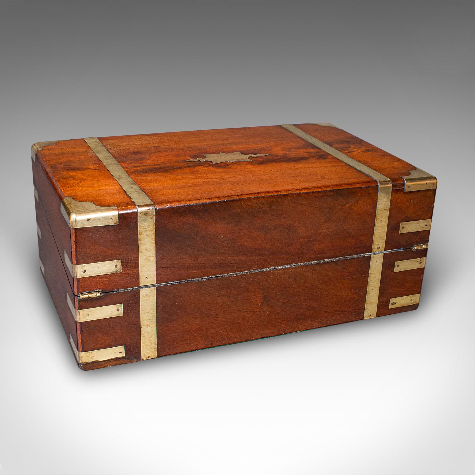 Antikes Herrenkorrespondenzetui, Englisch, Nussbaum, Schreibschräge, Regentschaft (Frühes 19. Jahrhundert) im Angebot