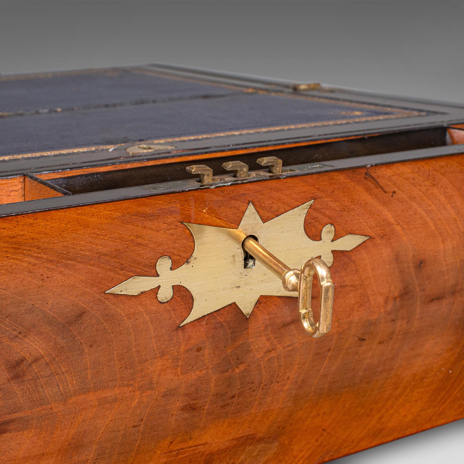 Antikes Herrenkorrespondenzetui, Englisch, Nussbaum, Schreibschräge, Regentschaft im Angebot 1