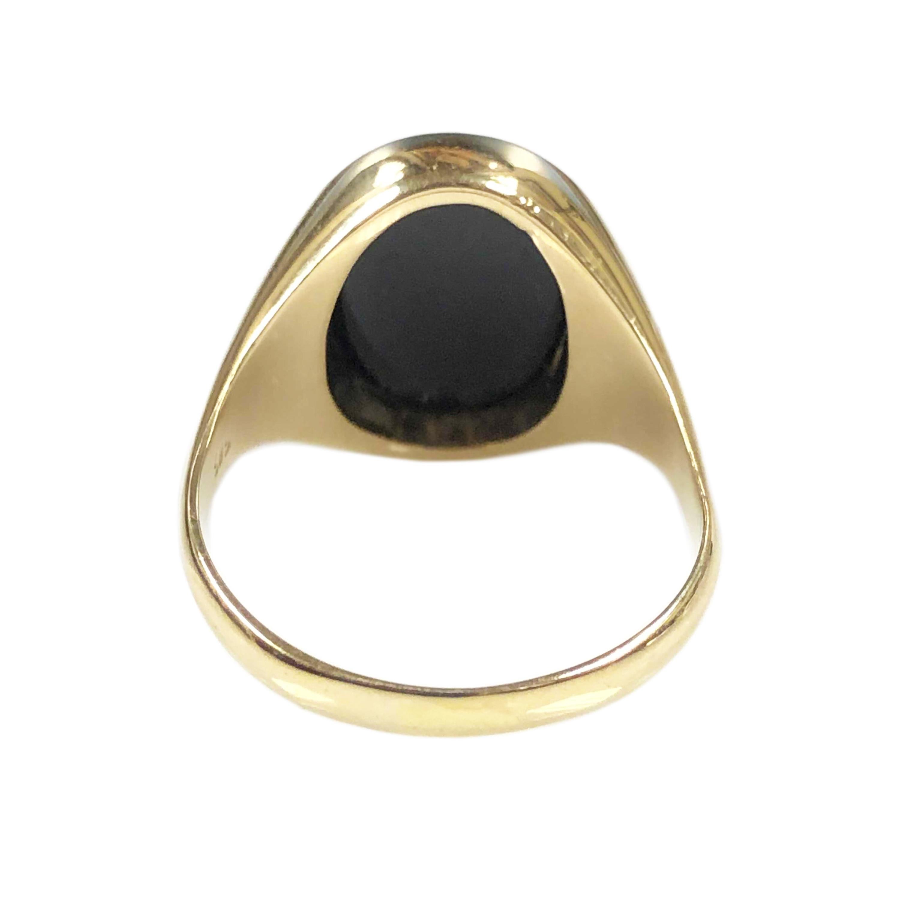 Edwardian Antique Gentleman's Gold and Hard Stone Intaglio Signet Ring