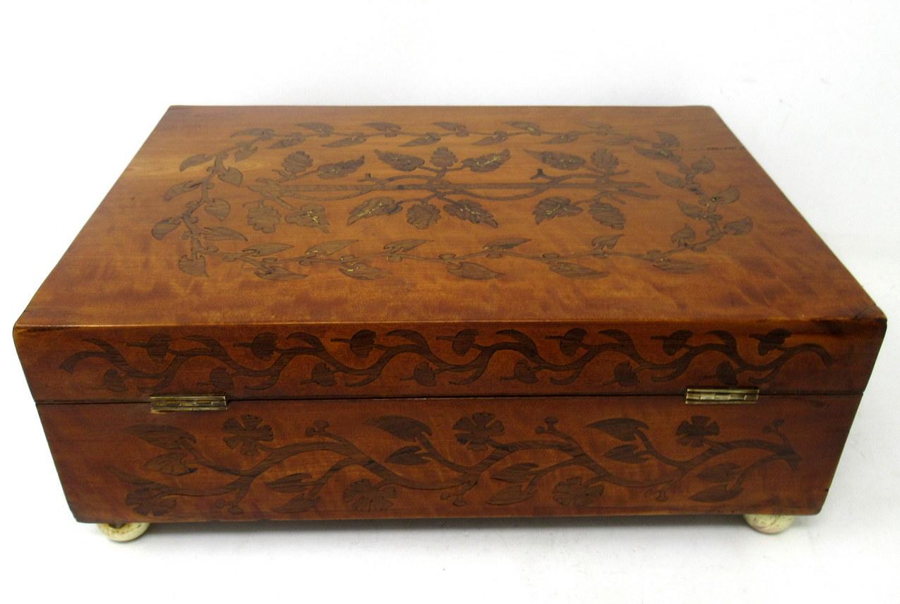 XIXe siècle Ancienne boîte de coffret à bijoux pour homme en bois de citronnier et acajou marqueté 19 carats en vente
