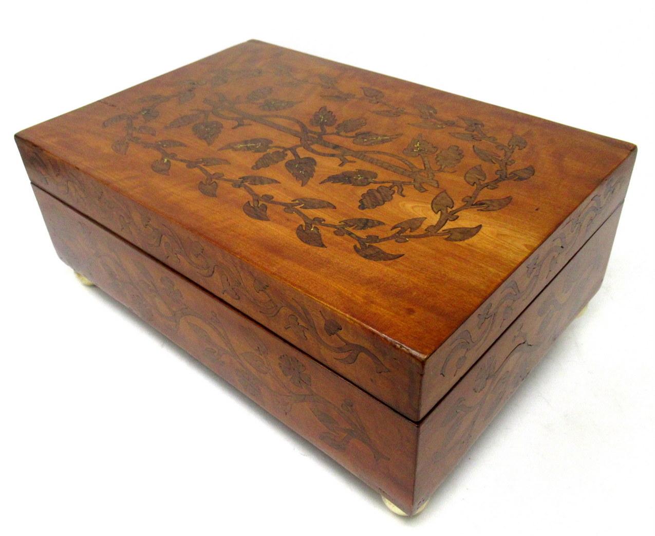Laiton Ancienne boîte de coffret à bijoux pour homme en bois de citronnier et acajou marqueté 19 carats en vente