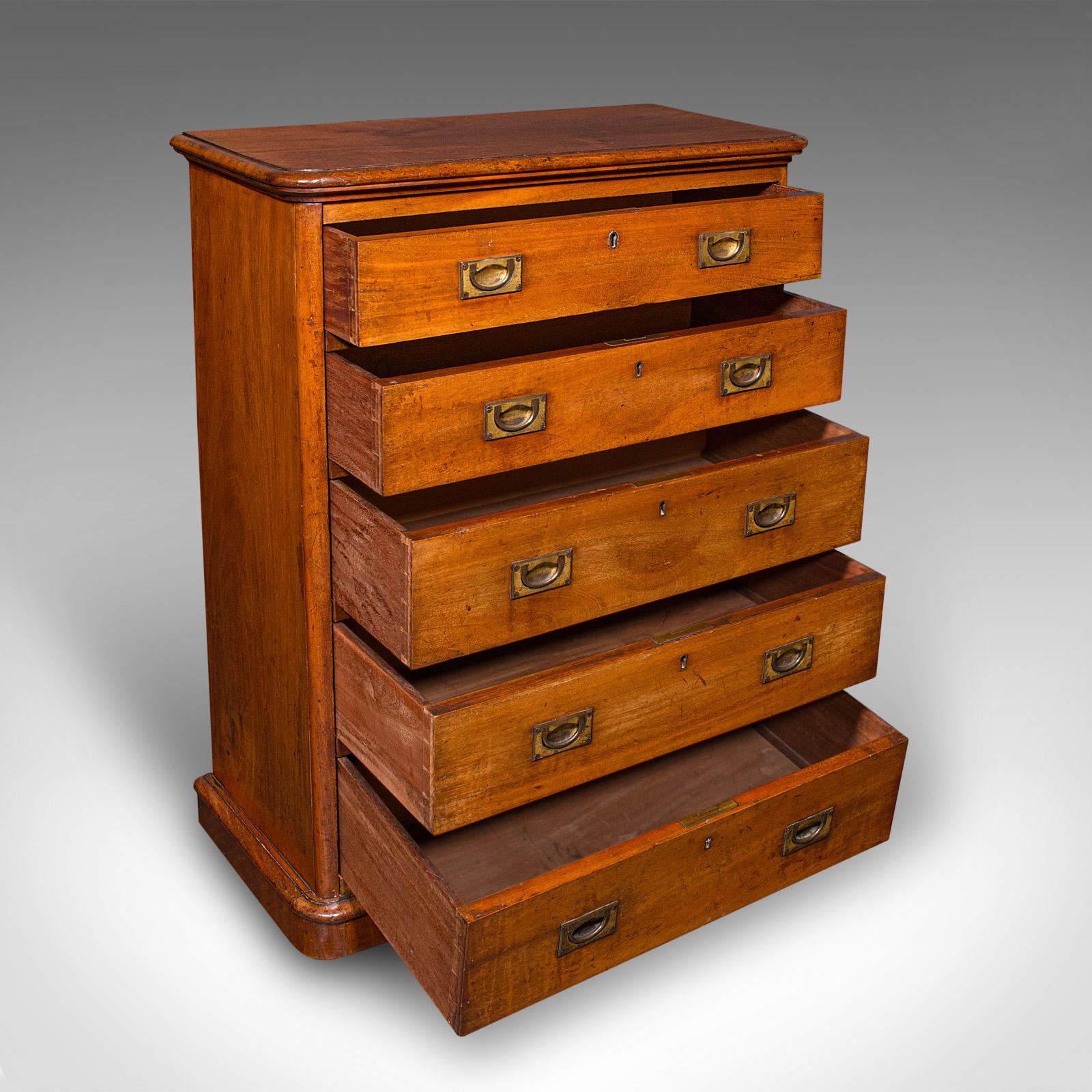 This is an antique gentleman’s sporran chest. A Scottish, mahogany collector’s cabinet, dating to the early Victorian period, circa 1850. Of graceful proportion and appealing colour, this chest offers both practicality and refined character, being
