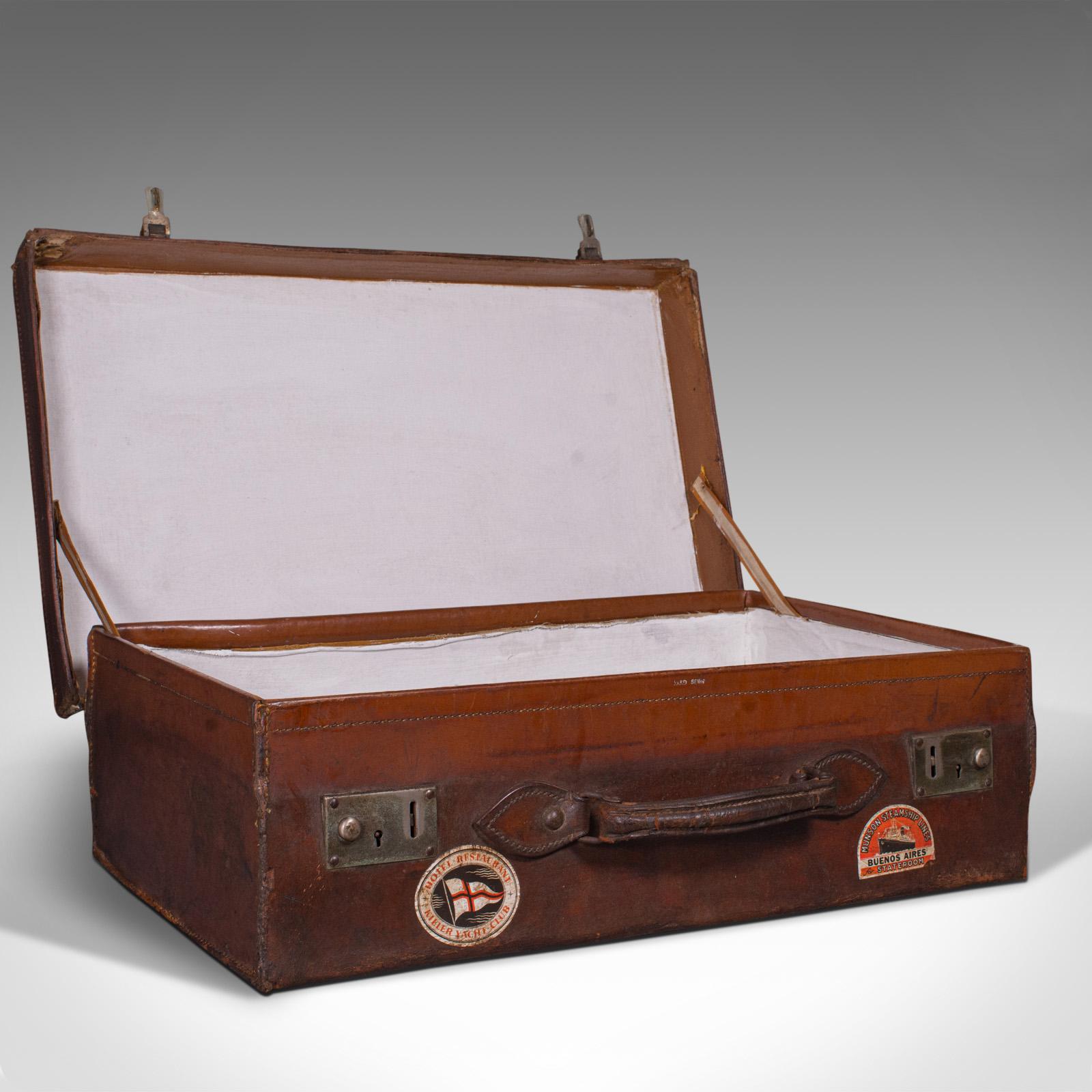 This is an antique gentleman's suitcase. An English, leather overnight case or lightweight travel bag, dating to the Edwardian period, circa 1910.

Graced with decades of travelling tales
Displays a desirable aged patina
Quality leather in rich