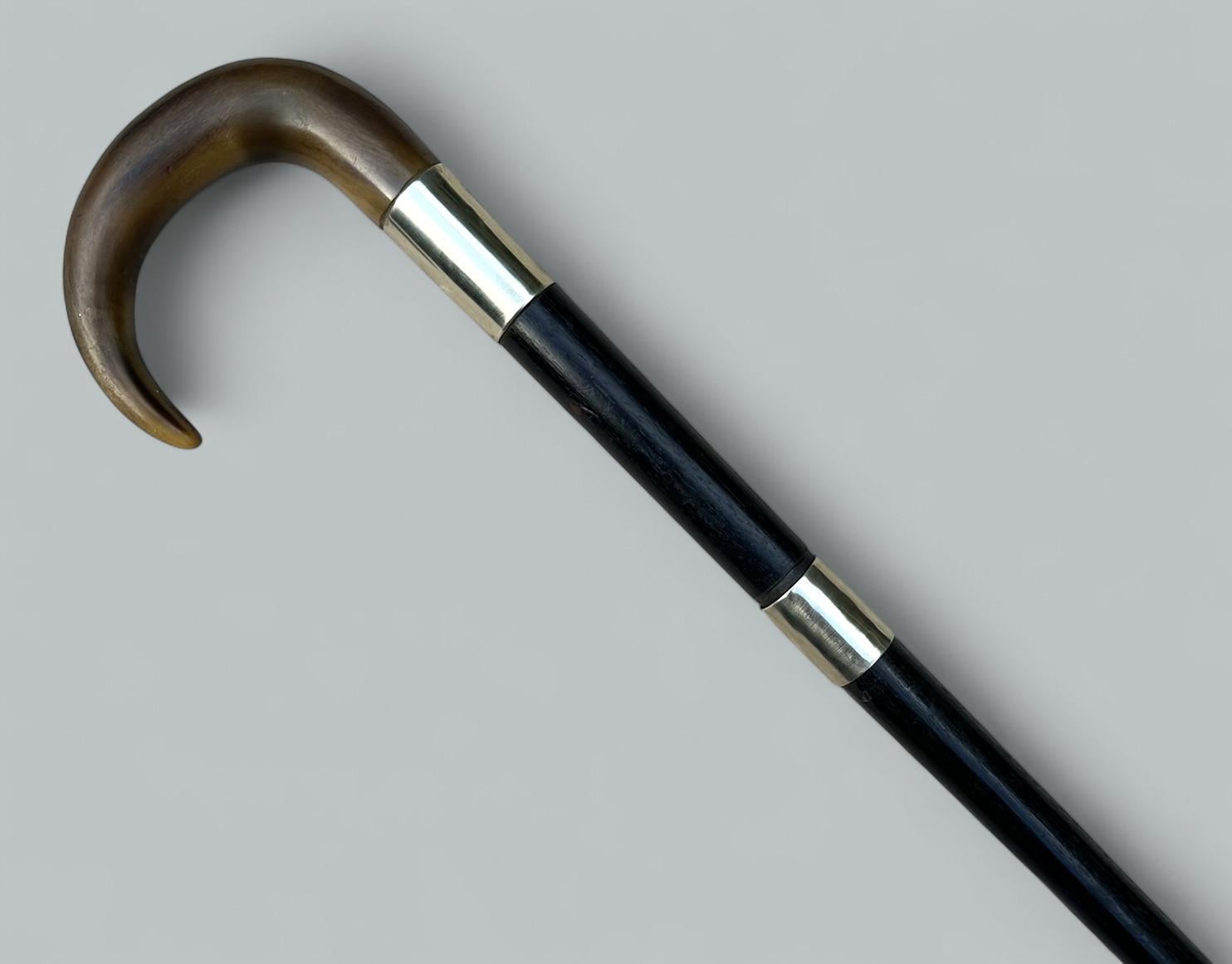 Inglese Antico bastone da passeggio inglese con spada da gentiluomo in argento massiccio e legno 1900 in vendita