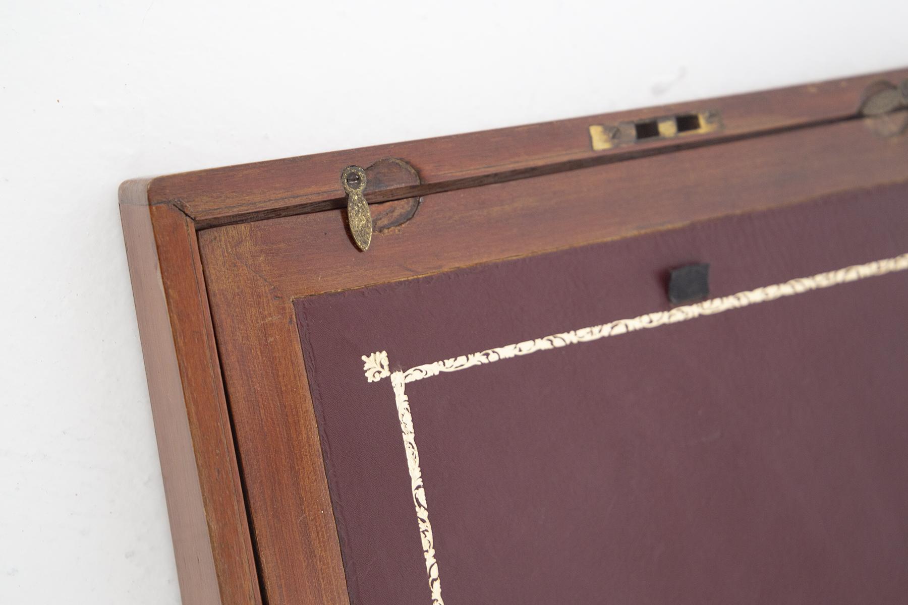 Antiker englischer Herren-Reiseschreibtisch aus Holz, restauriert (Messing) im Angebot