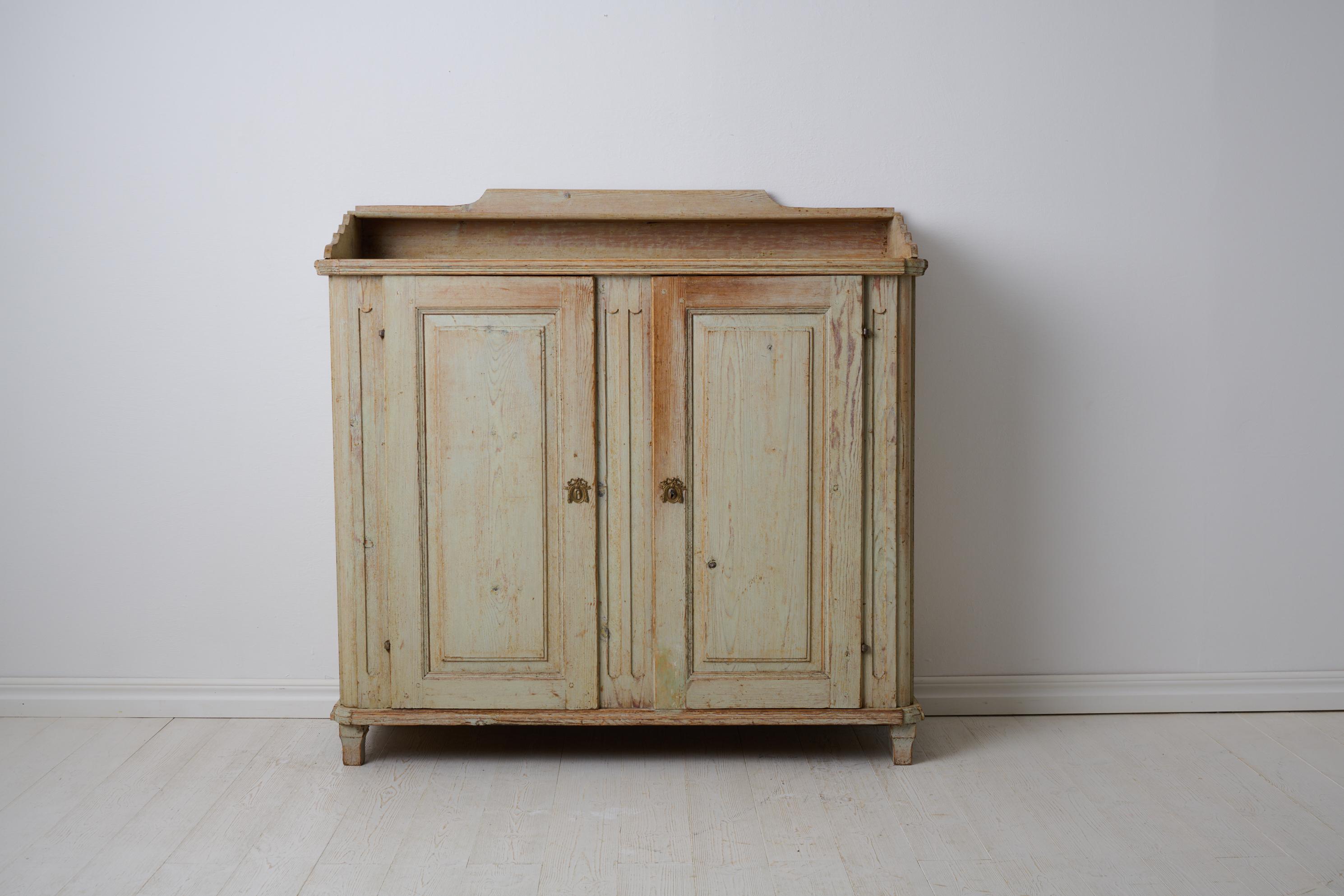 Antikes echtes Sideboard im Gustavianischen Stil, authentische schwedische Landhausmöbel (Kiefernholz)