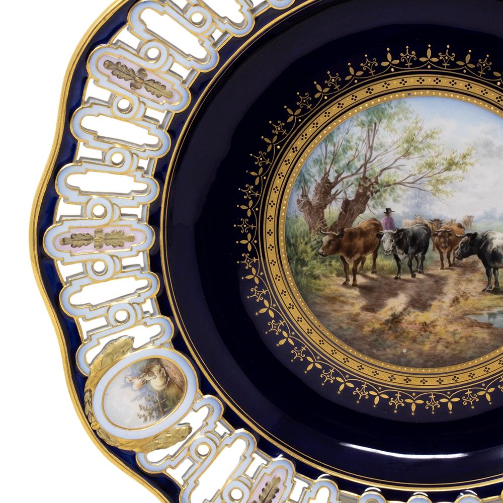Antique Genuine Meissen Reticulated Porcelain Cattle Plate In Good Condition For Sale In Newark, England