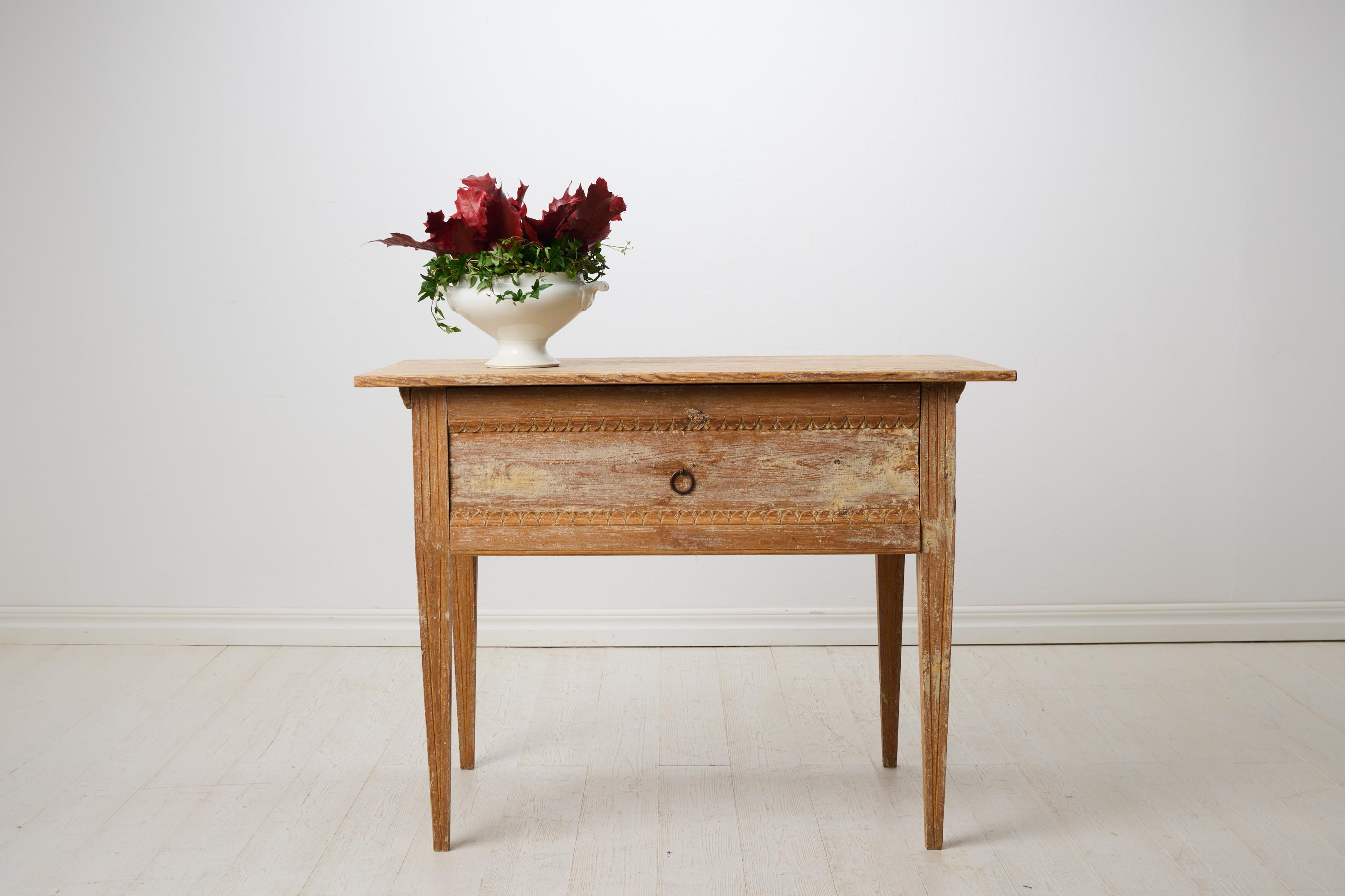 Gustavien The House House of Antiques of Hälsingland, authentique table de campagne gustavienne du nord de la Suède en vente