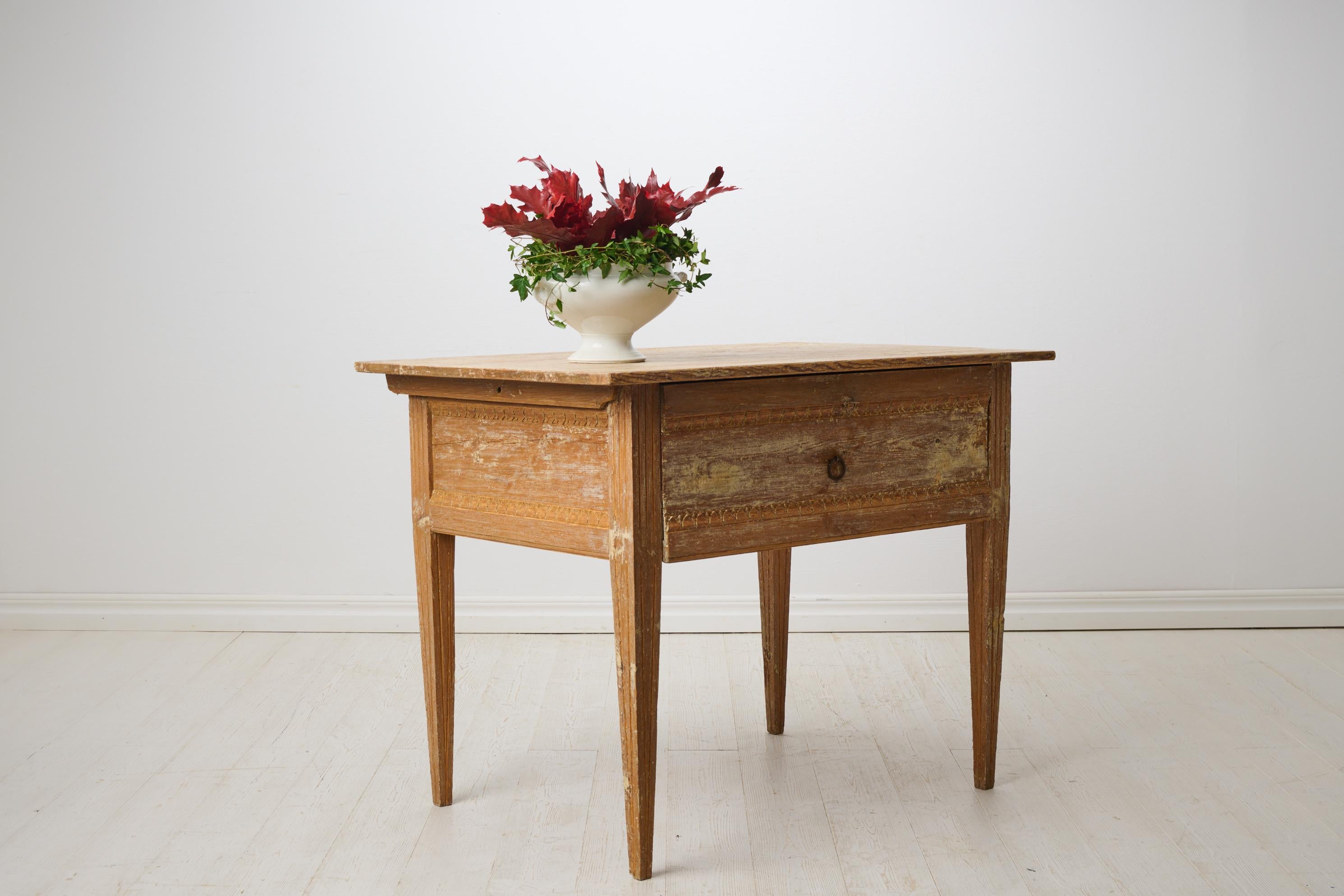 Fait main The House House of Antiques of Hälsingland, authentique table de campagne gustavienne du nord de la Suède en vente