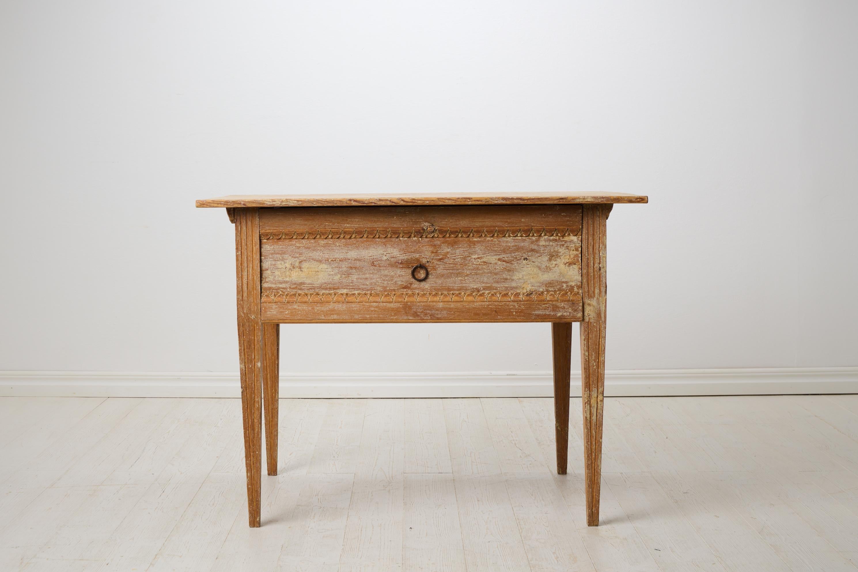 XIXe siècle The House House of Antiques of Hälsingland, authentique table de campagne gustavienne du nord de la Suède en vente