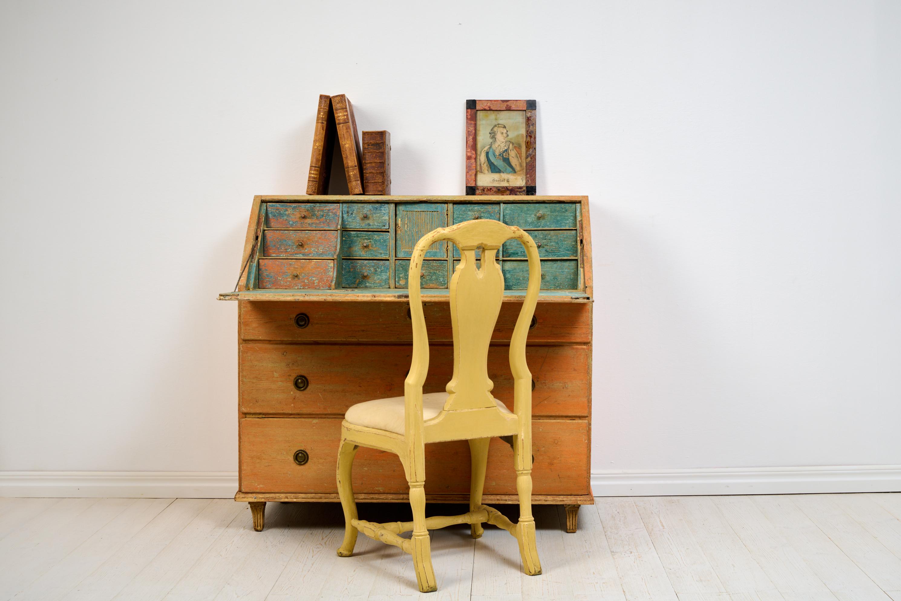 Genuine antique Swedish escritoire. This escritoire, or secretary desk, is an authentic Swedish country house furniture piece in Gustavian style. Made in northern Sweden around 1820 to 1840, it features a solid pine frame with three large drawers in