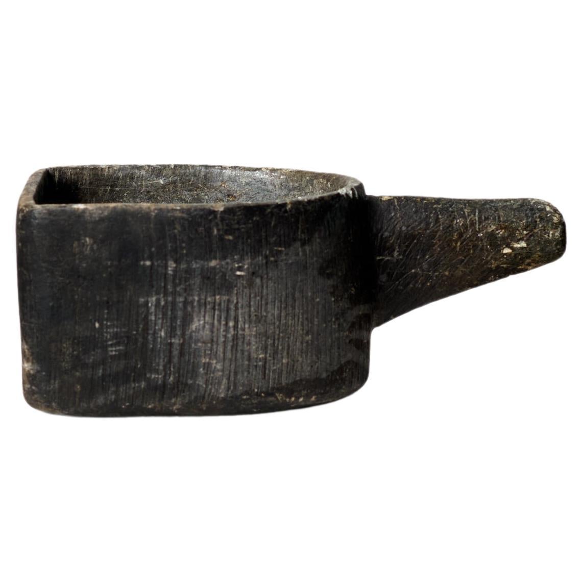 Antiker, echter, nordschwedischer, kleiner, schwarzer, schwarzer Stein- Seifentopf aus Stein  im Angebot