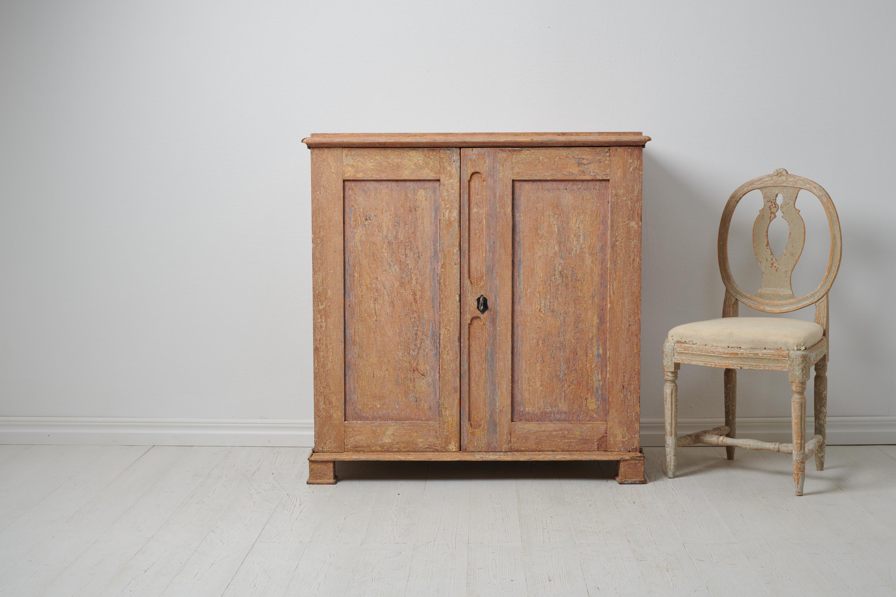 Antique Swedish country sideboard from around 1830. The sideboard is an authentic Swedish country furniture made in painted pine. It has been dry scraped by hand down to the first layer of original paint. The surface is rustic as a result with a