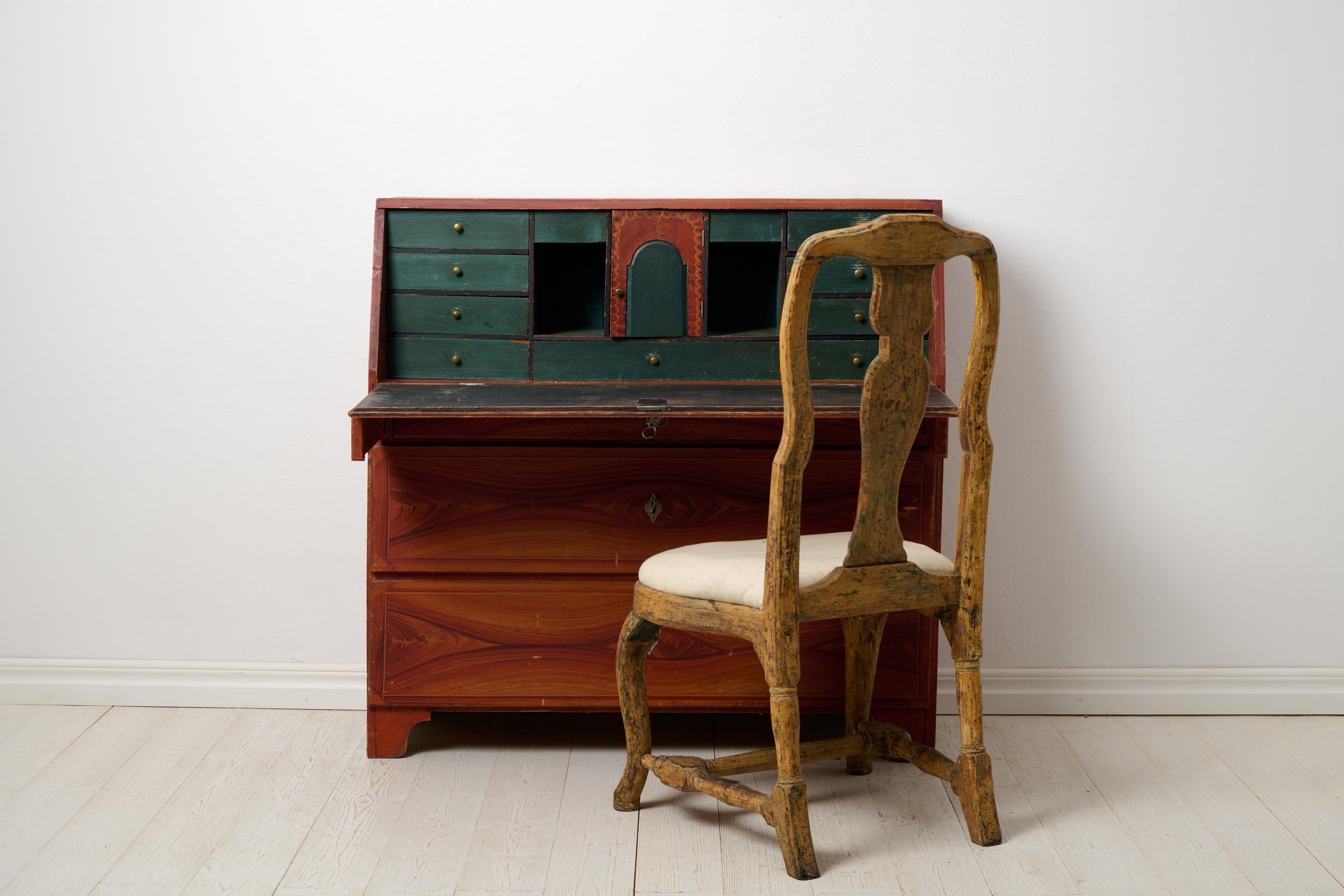 Genuine antique Swedish escritoire from the early 1800s. This escritoire, or secretary desk, is a genuine country furniture from northern Sweden made around 1820 to 1840. Made by hand in solid pine with original faux paint. The paint has some minor