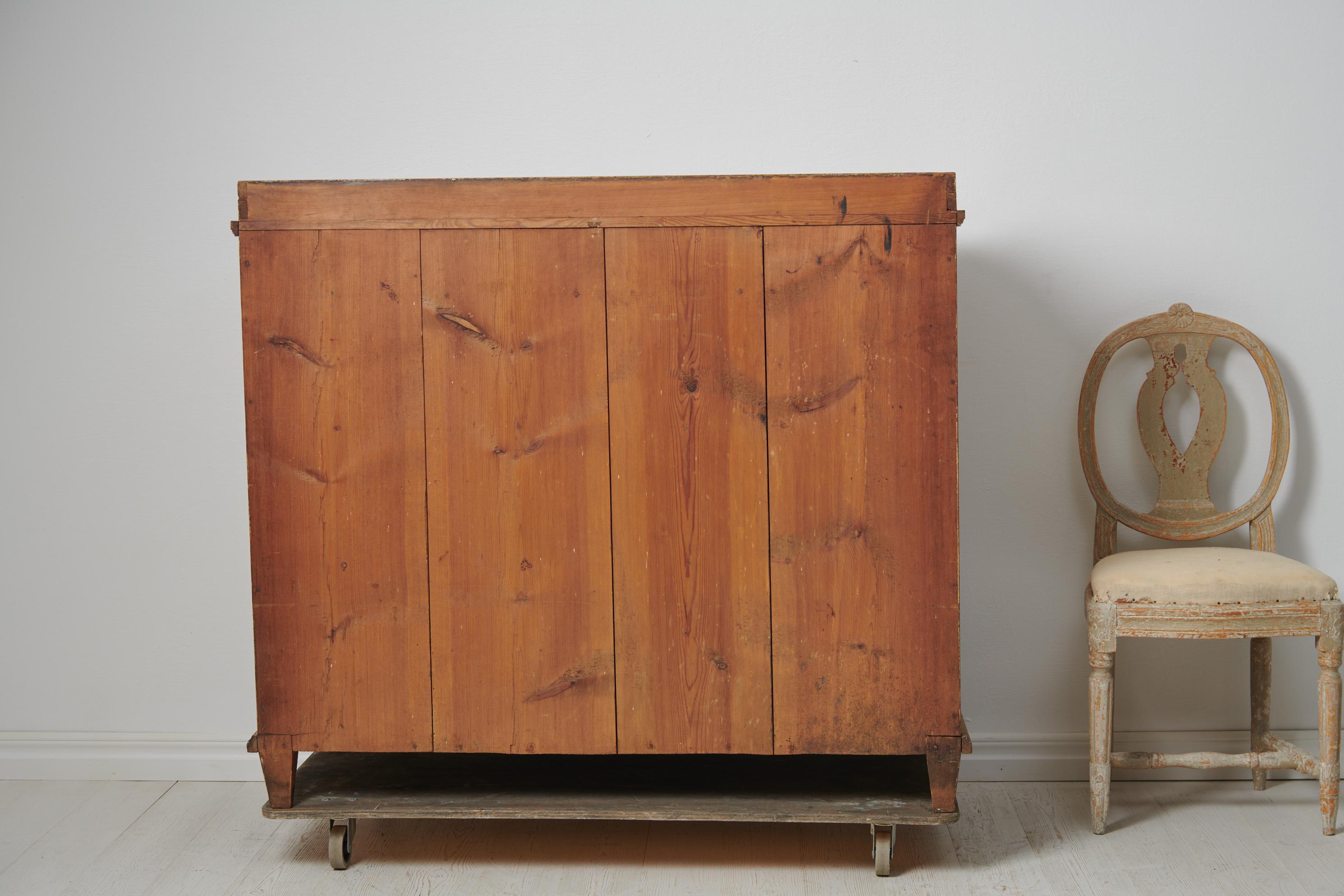 Antikes, echtes, schwedisches, Gustavianisches, handgefertigtes Sideboard  (Kiefernholz) im Angebot