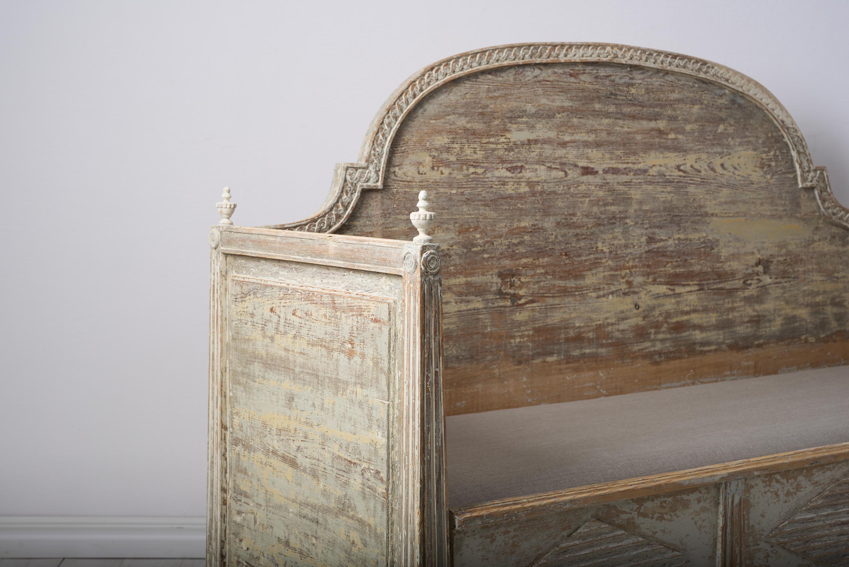 Antike echte schwedische Landhausbank oder Sofa im Gustavianischen Stil im Zustand „Gut“ im Angebot in Kramfors, SE