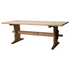 Antico tavolo da pranzo o da lavoro a cavalletto di grandi dimensioni in stile rustico svedese