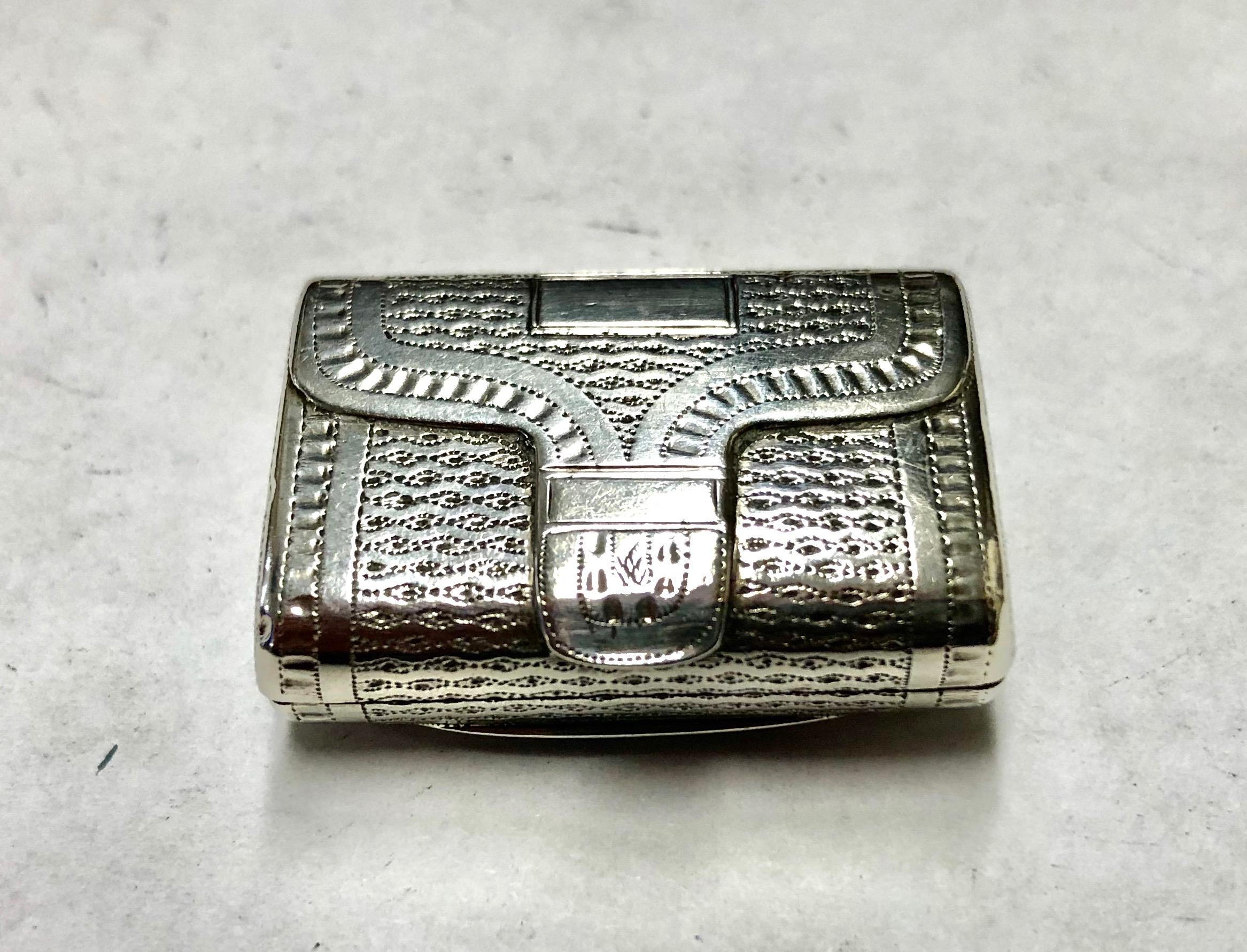 Rare and fabulous George III antique English hand engraved sterling silver Satchel shape vinaigrette.
Maker's Marks for prized small box and vinaigrette silversmith, John Shaw
Birmingham, 1816-1817

A/F Missing interior fold-out pierced grille