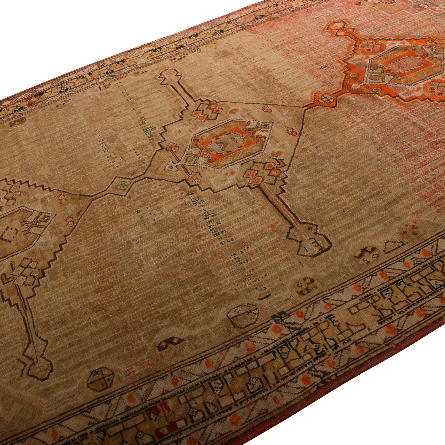 Antiker Gaschgai-Perserteppich in Beige-Braun mit roten Medaillons, von Rug & Kilim (Persisch) im Angebot