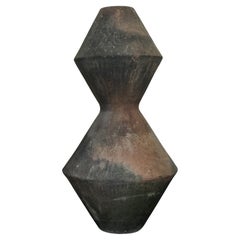 Antique Geometric Clay Sculpture Vase. Indalecio. XX Cent. Herencias Collection