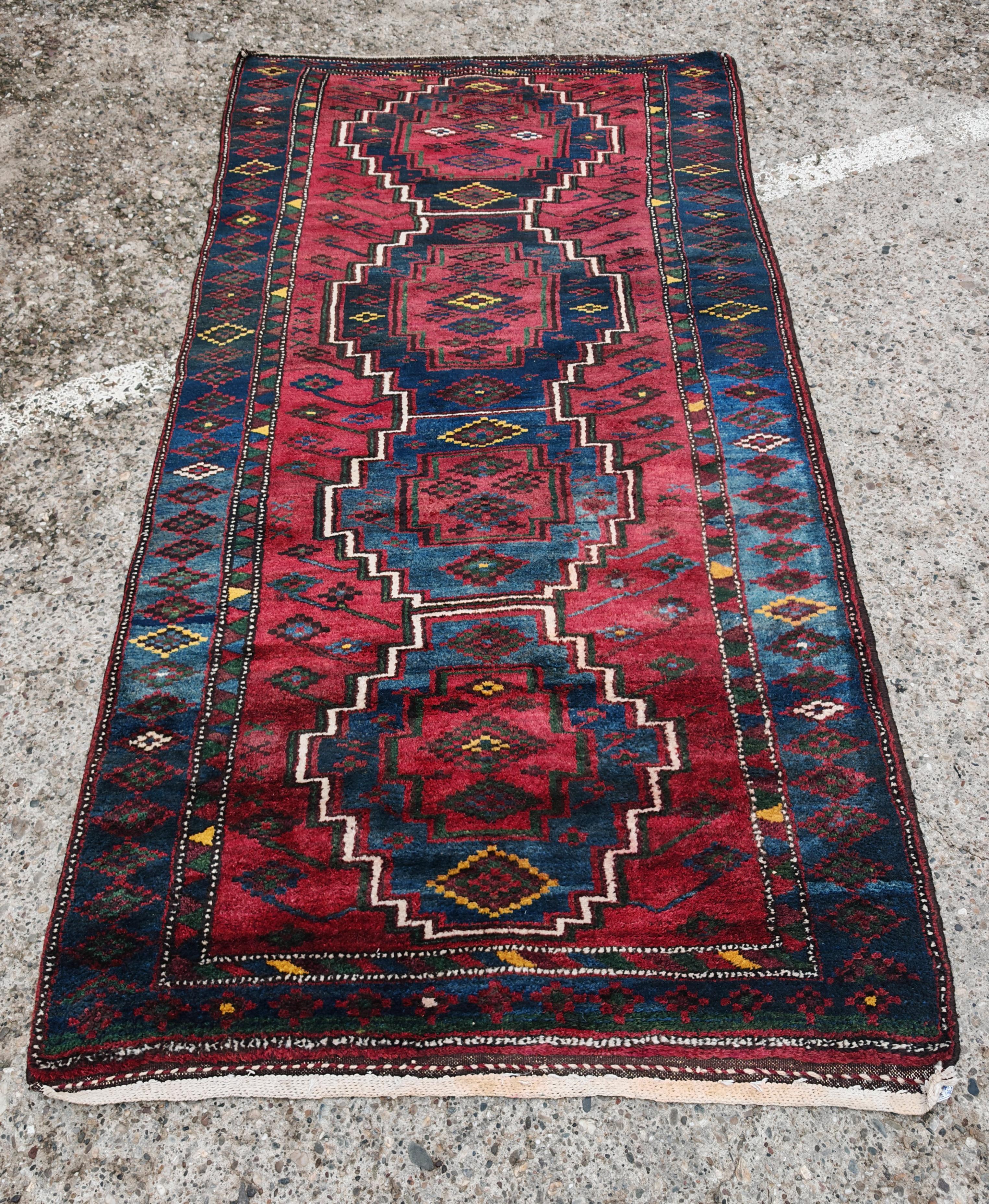 Antico tappeto geometrico Kelardasht o Kazak tessuto a mano, tinture naturali in lana vergine in vendita